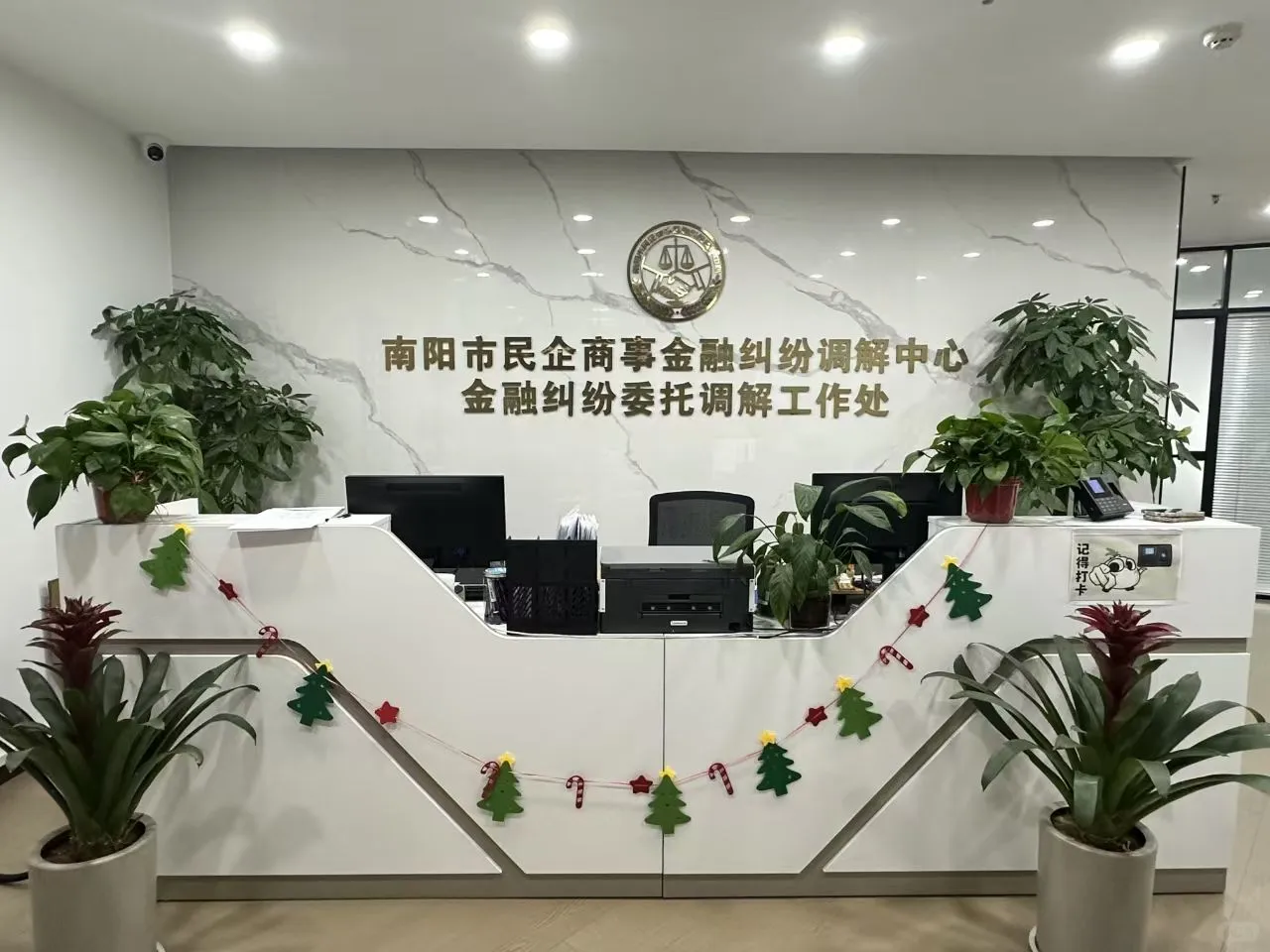 急聘两名人事专员