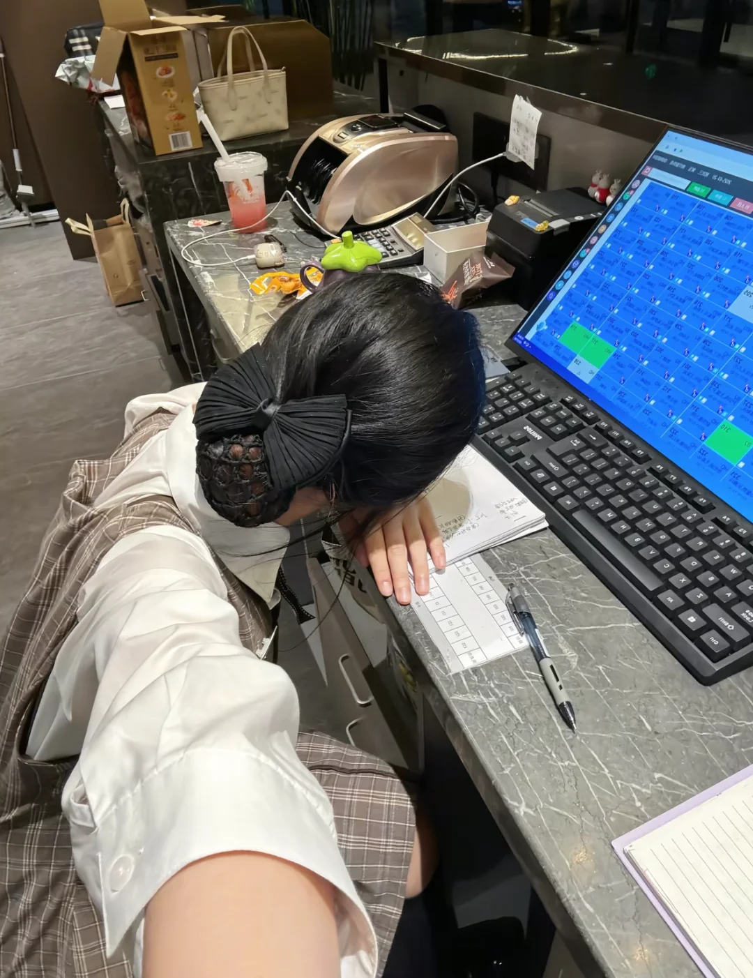前台4800+200［包吃包住］差三人