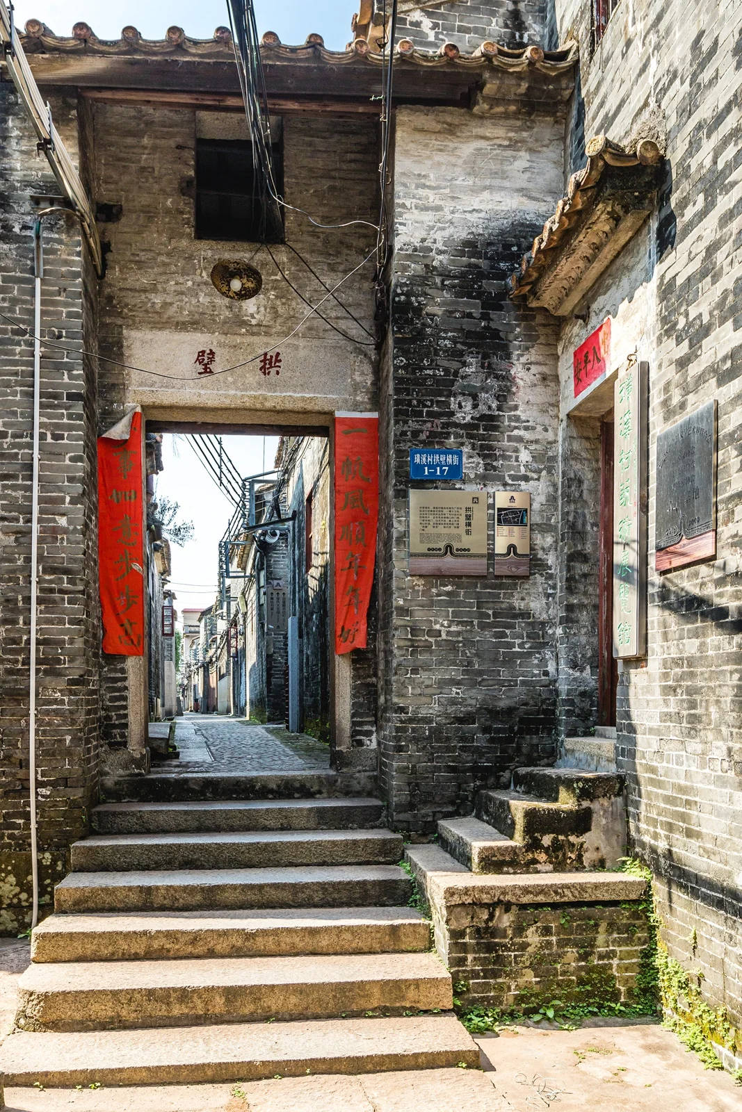一座村口立着炮楼的800年历史华侨古村