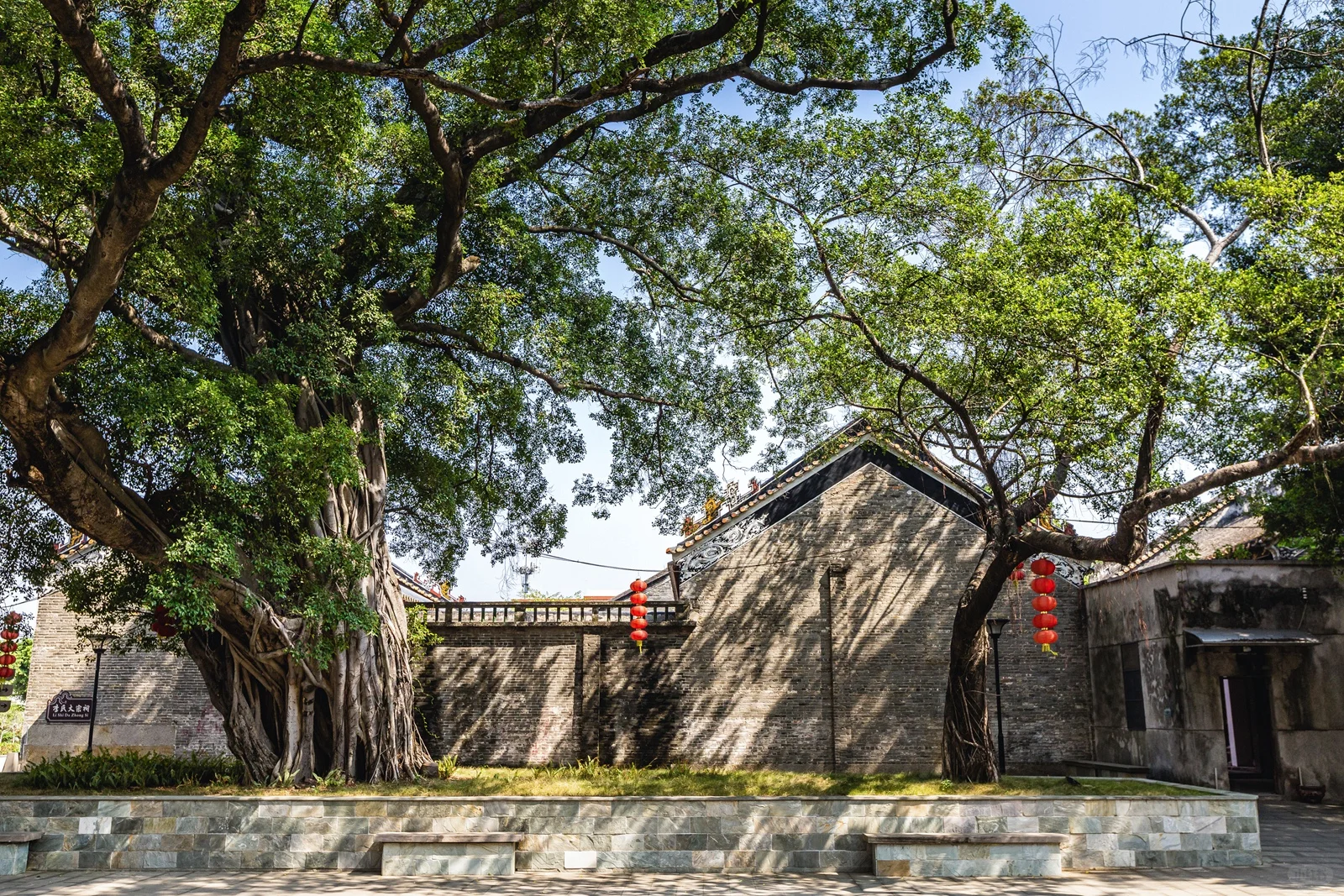 一座村口立着炮楼的800年历史华侨古村