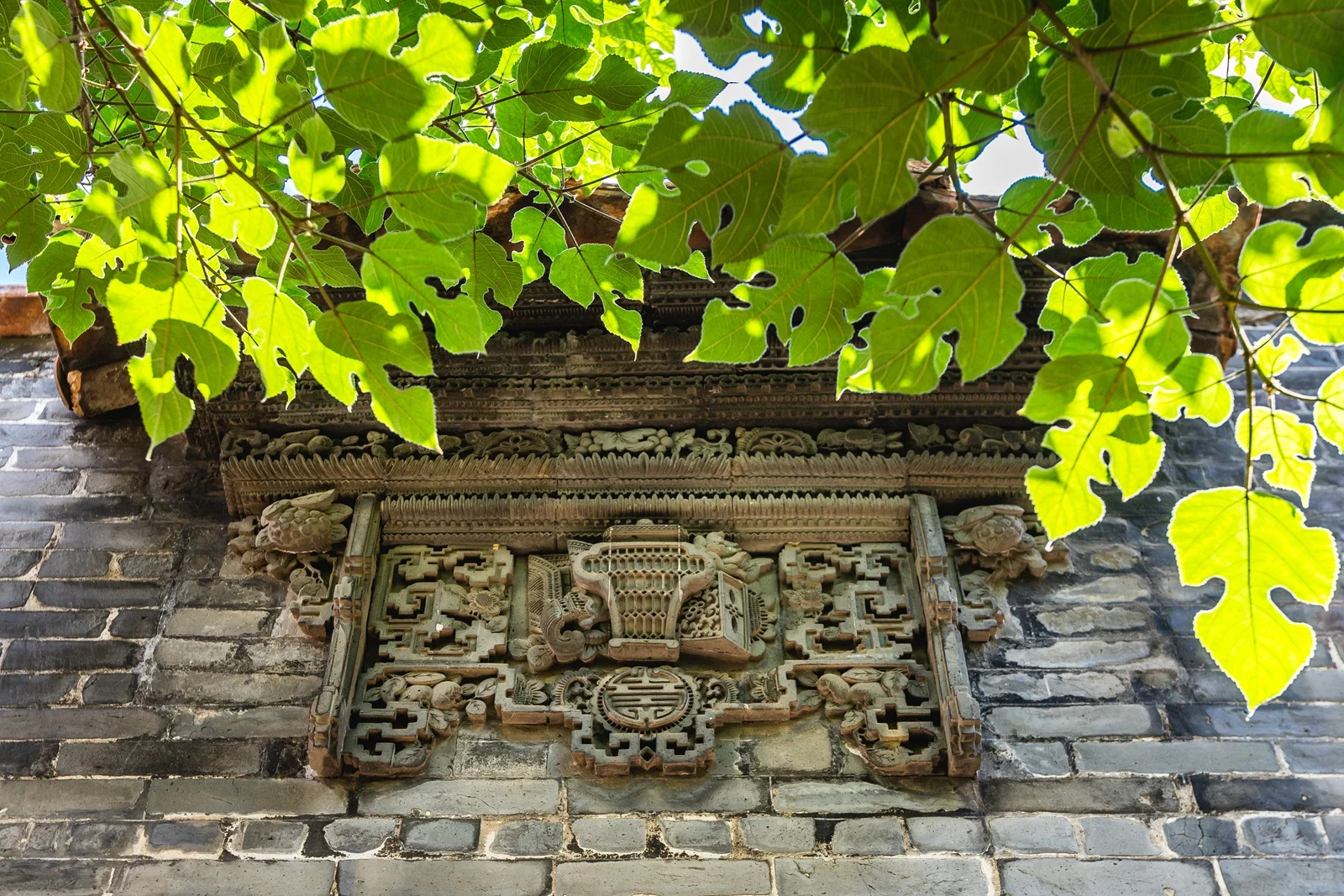 一座村口立着炮楼的800年历史华侨古村