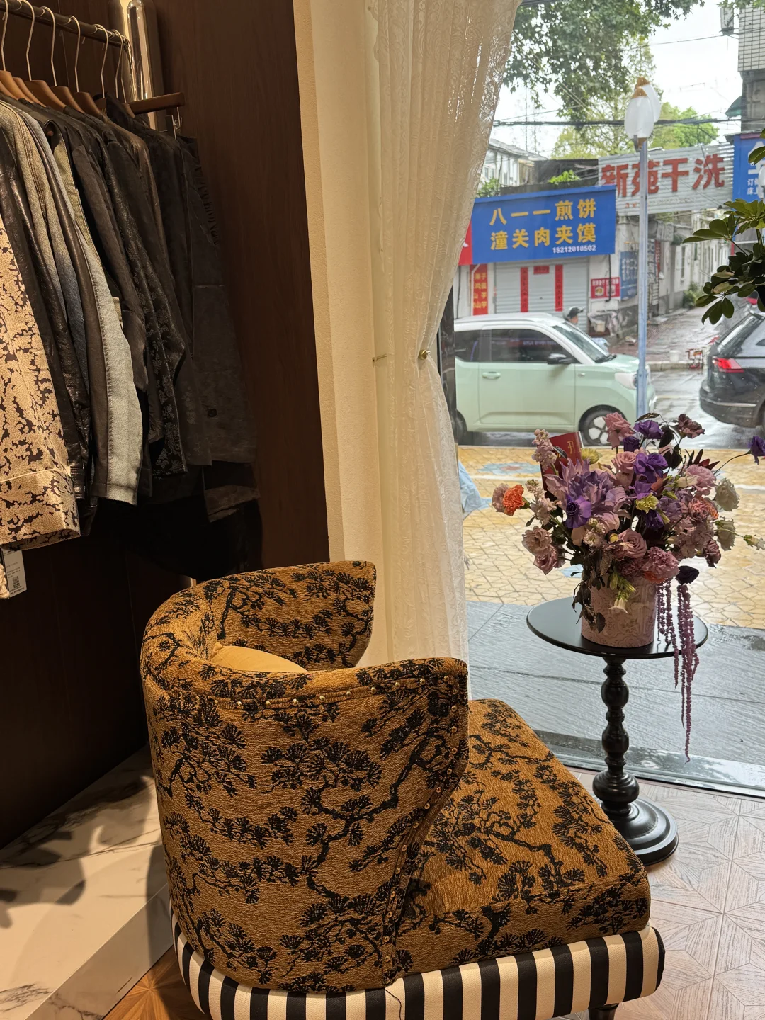 直聘高端女装店诚聘导购！