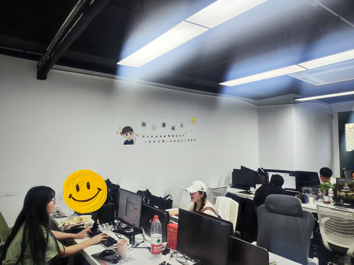 帮老板招聘几个小伙伴，地址杭州钱塘区