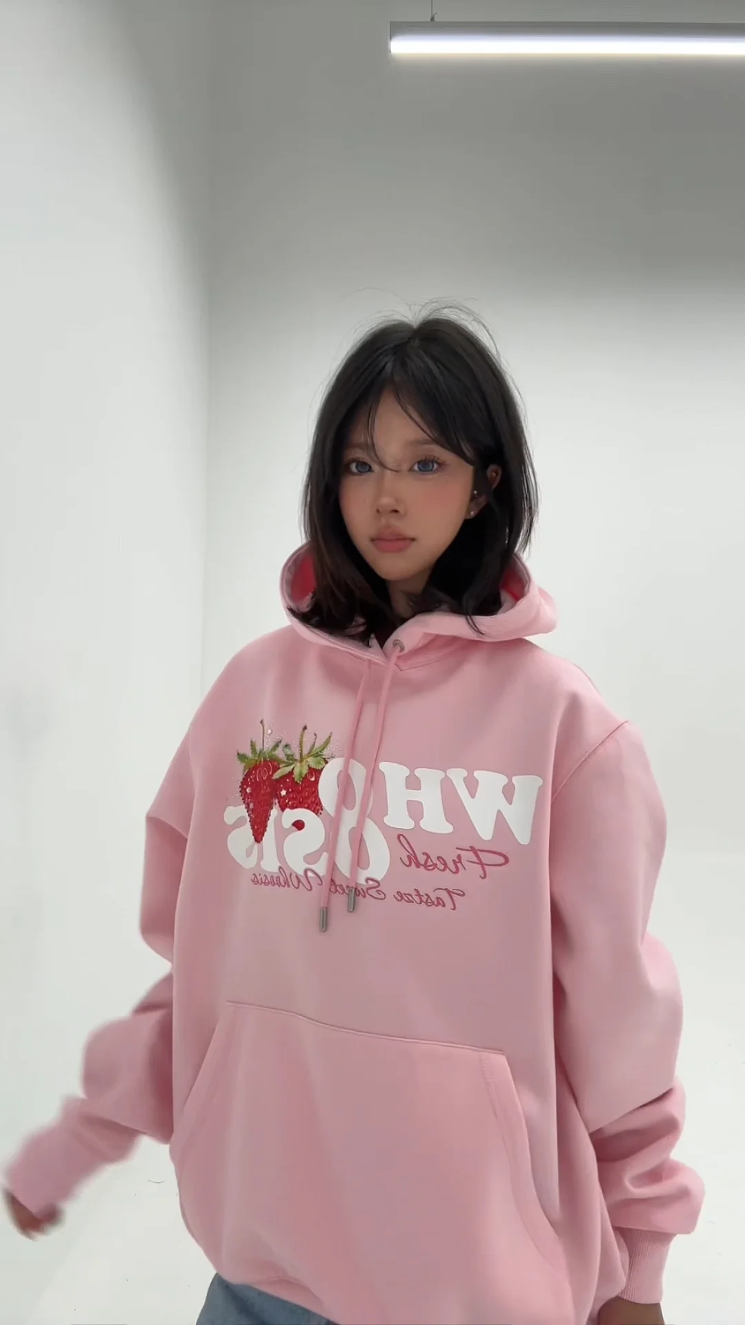 左滑进入WHOOSIS总部当主播👈