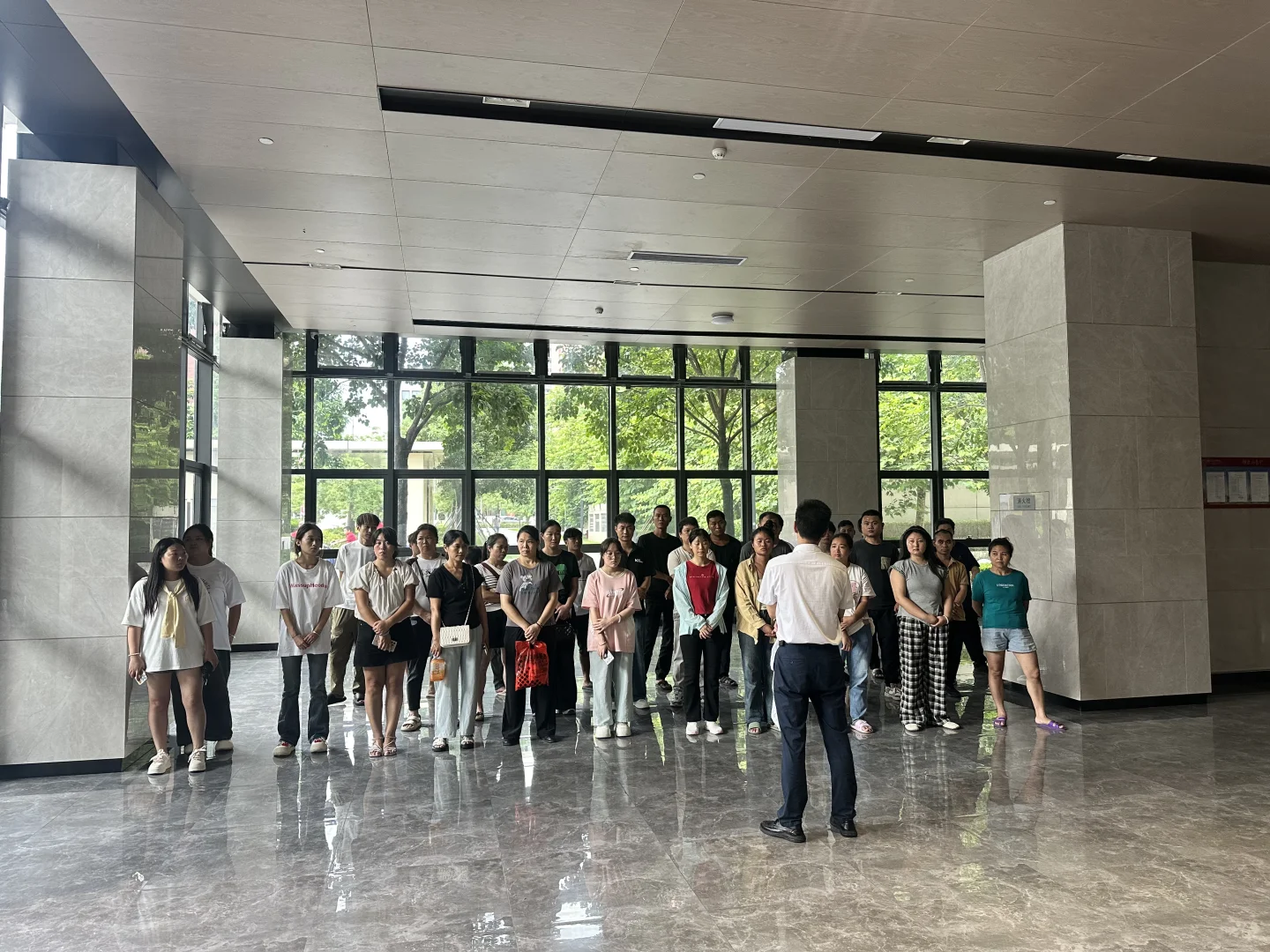 大量招聘社会工18/小时包吃住