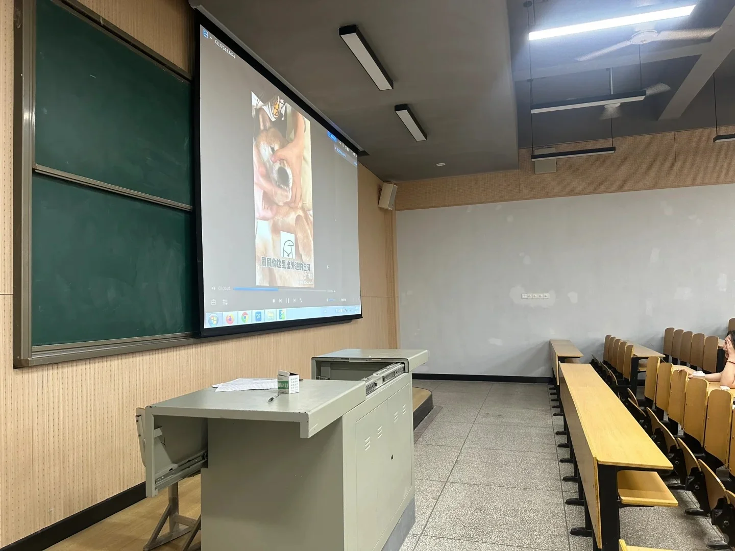 给恋家的山东硕士指条进高校当老师的路子