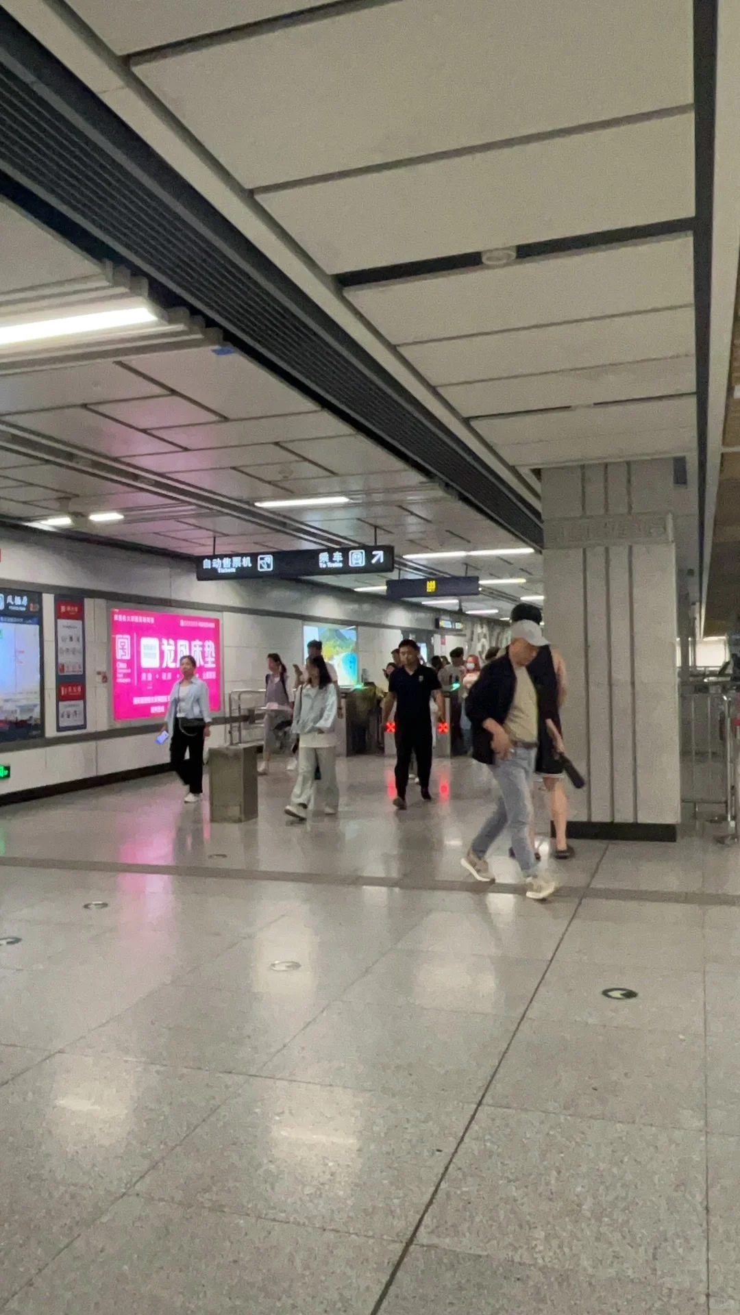 今天面试了，早九晚六，双休的终于被我找到了
