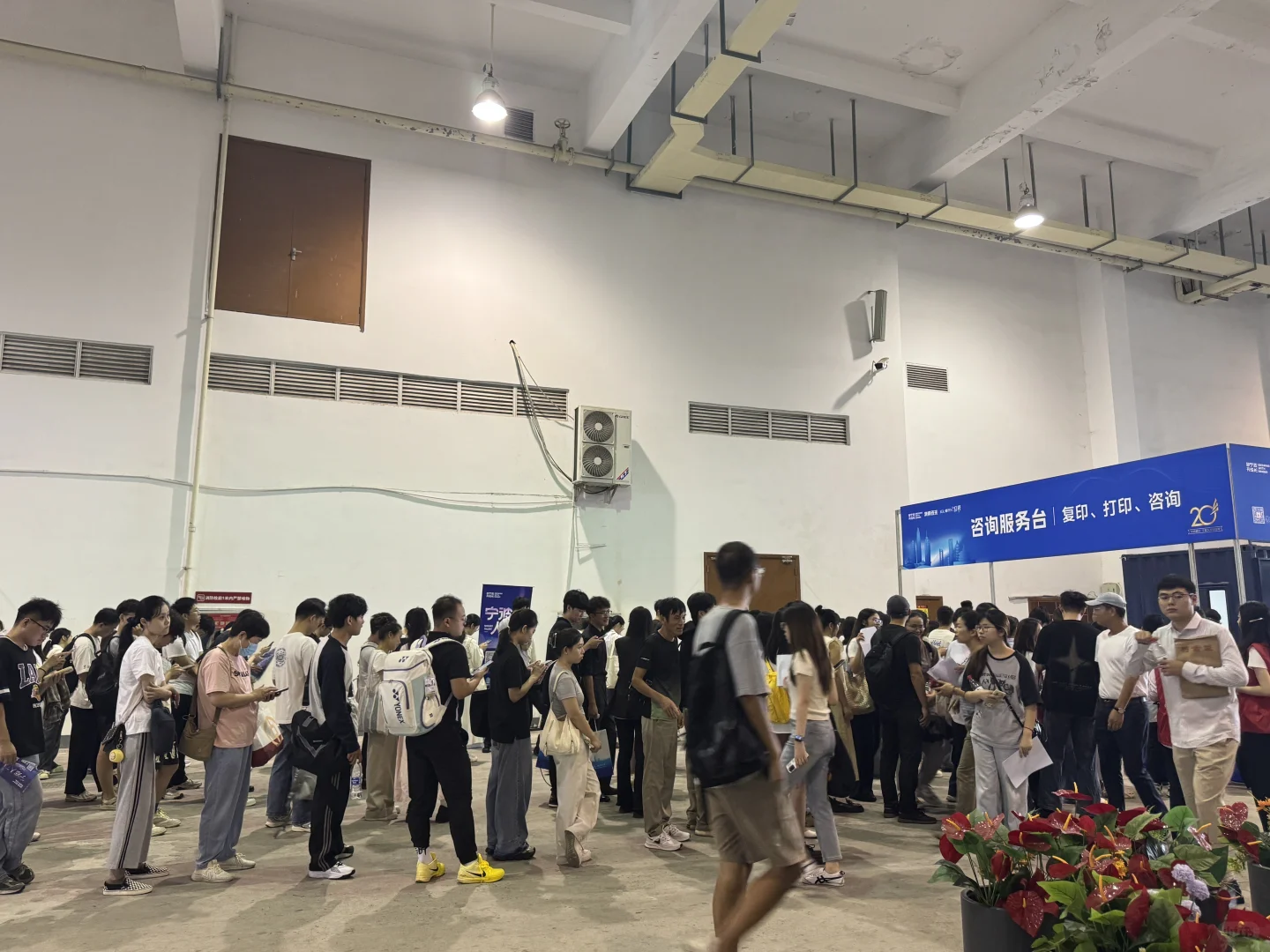 宁波招聘会/哭了中国真的不缺研究生