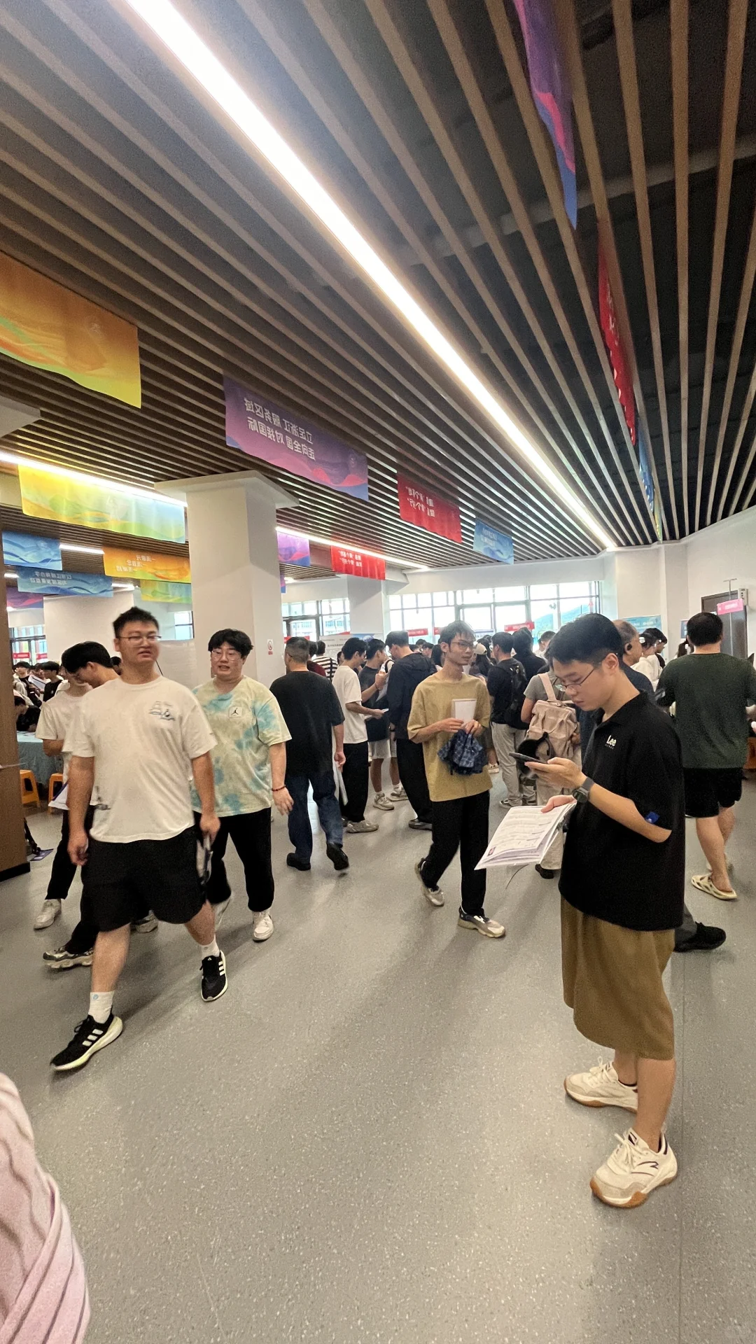 线下的招聘会和网申到底有什么区别