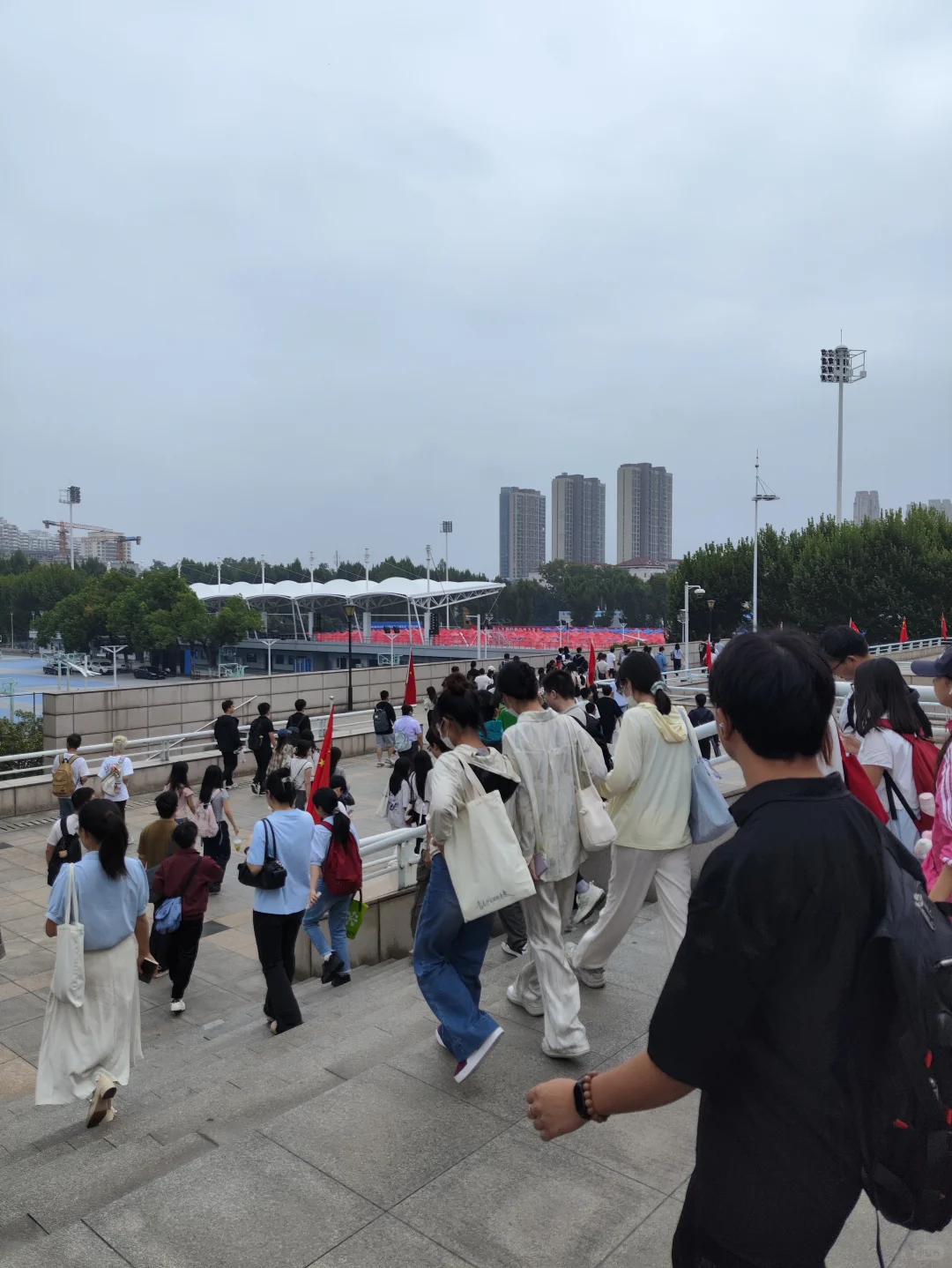 今天去了华科国企招聘会