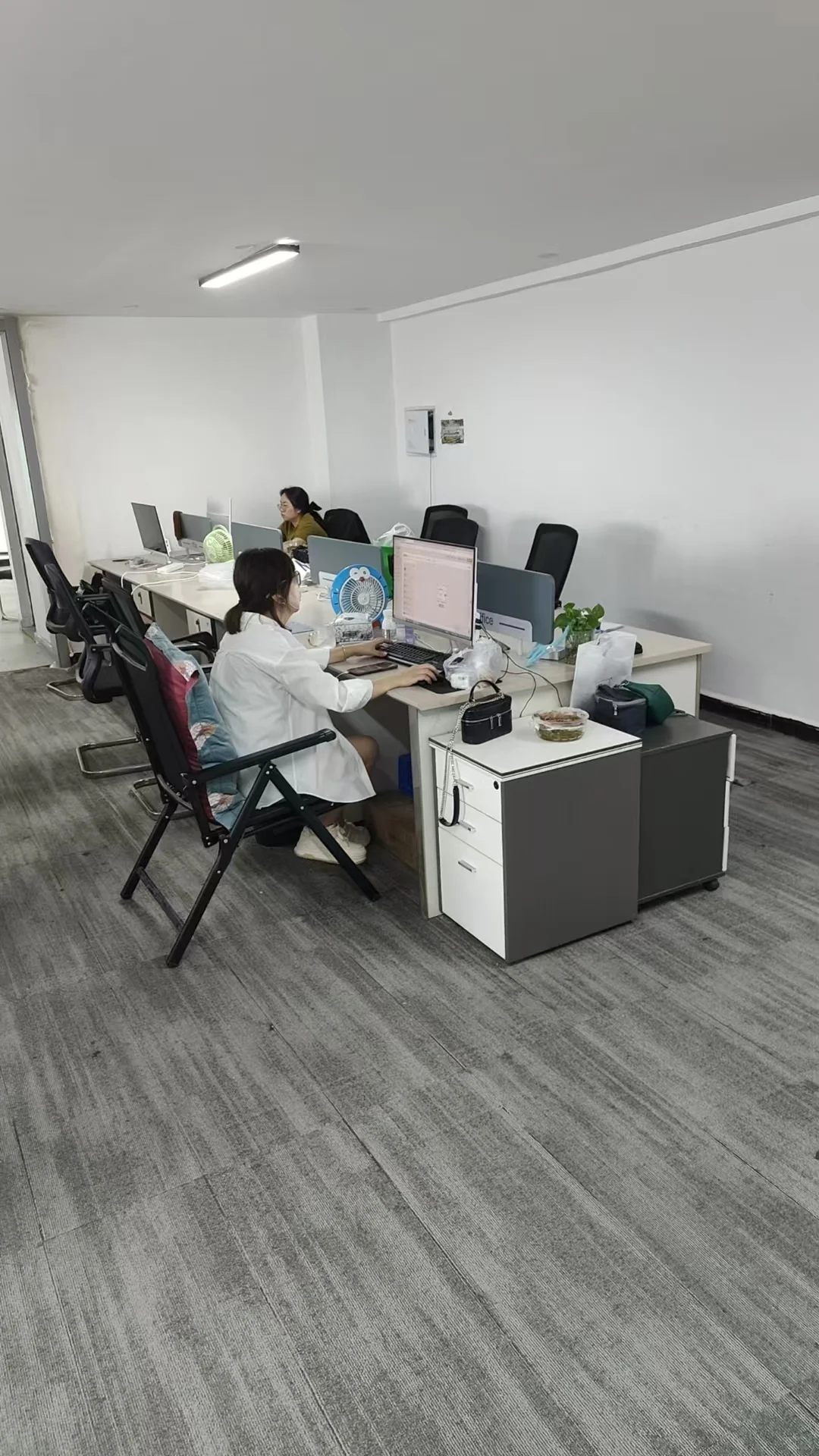 公司扩建急招10名招聘专员