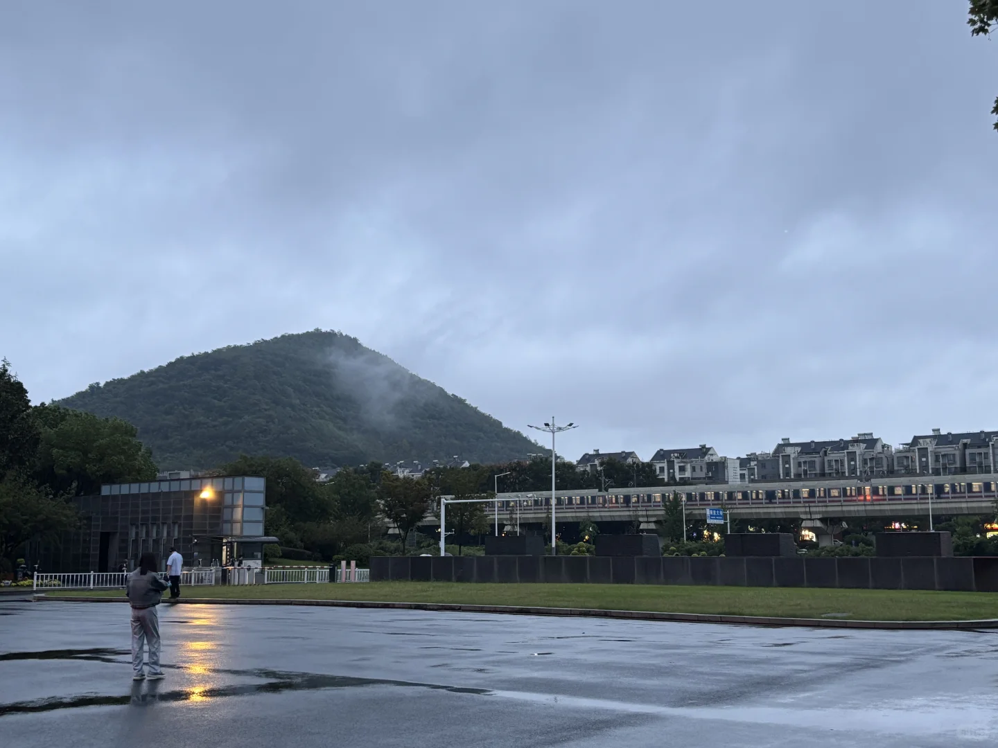 好朋友来学校参加招聘会