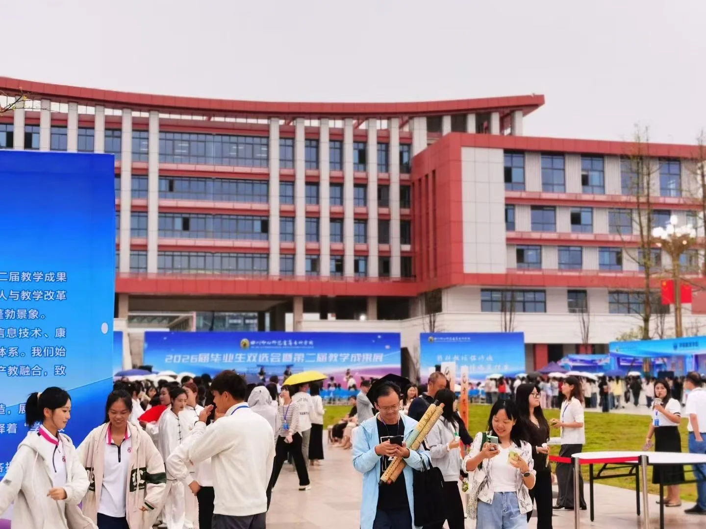 当大学毕业生不再抗拒“卖保險”