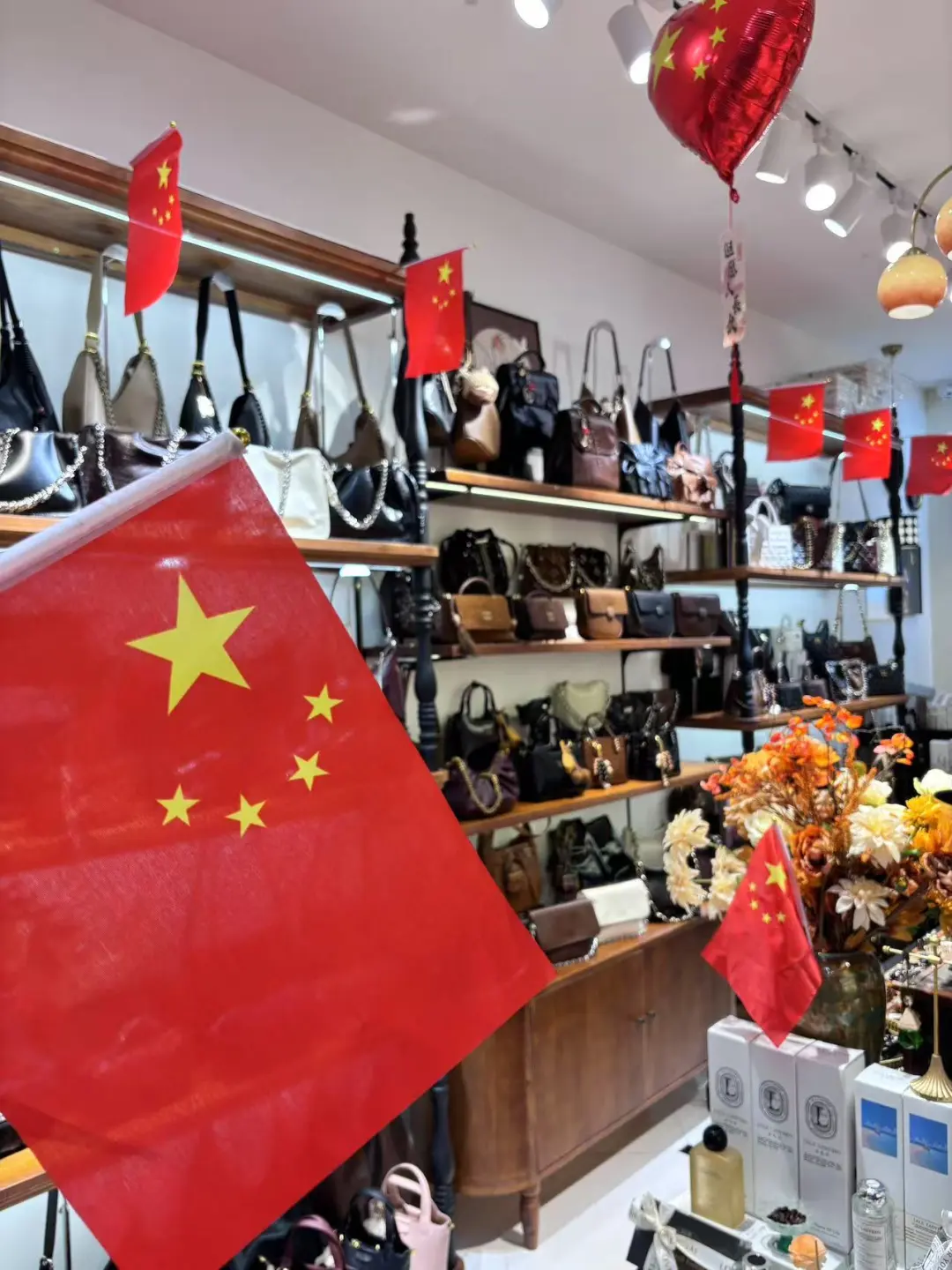 找工作的姐妹来，急聘！急聘！