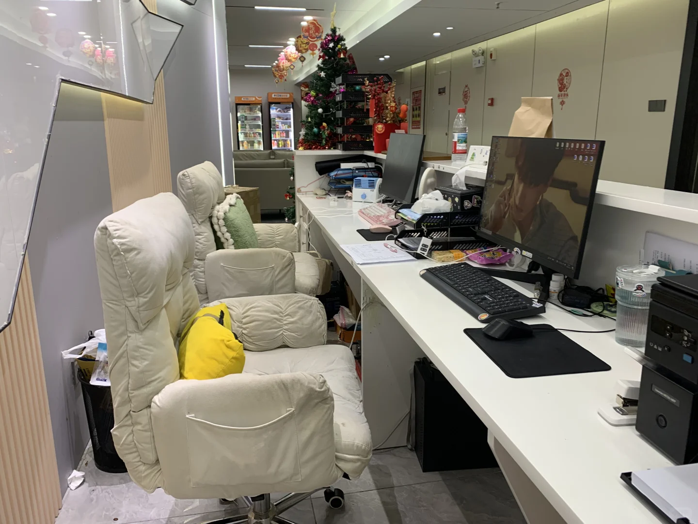 急聘两个前台 亲自带 到点就走