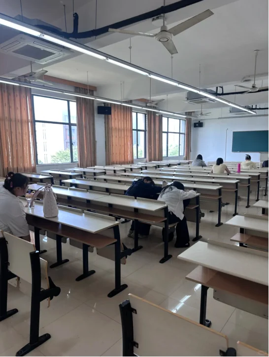 女硕无缝衔接大专教师岗，真的没招了。。。