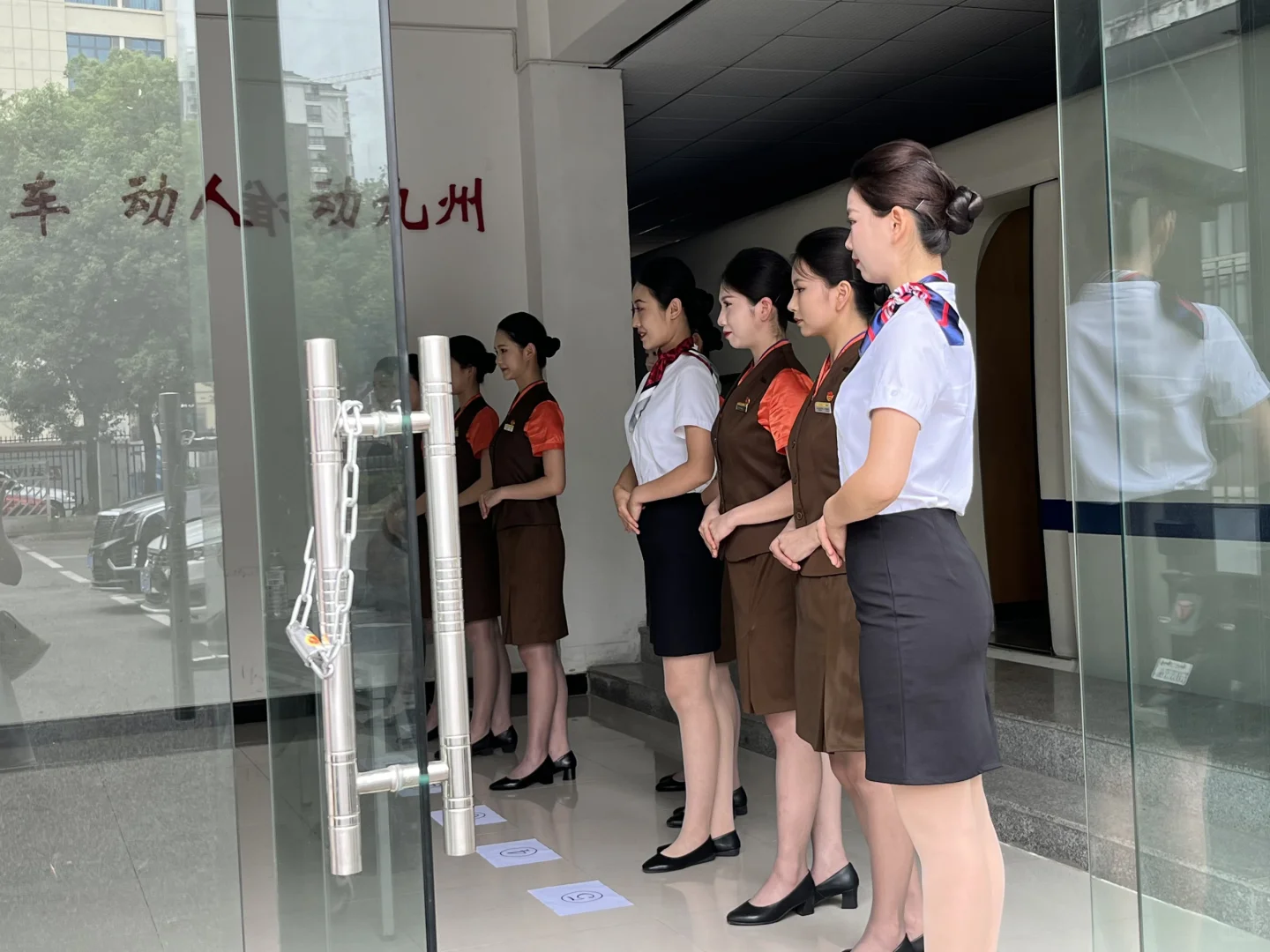 本月面试 武汉/襄阳高铁乘务员