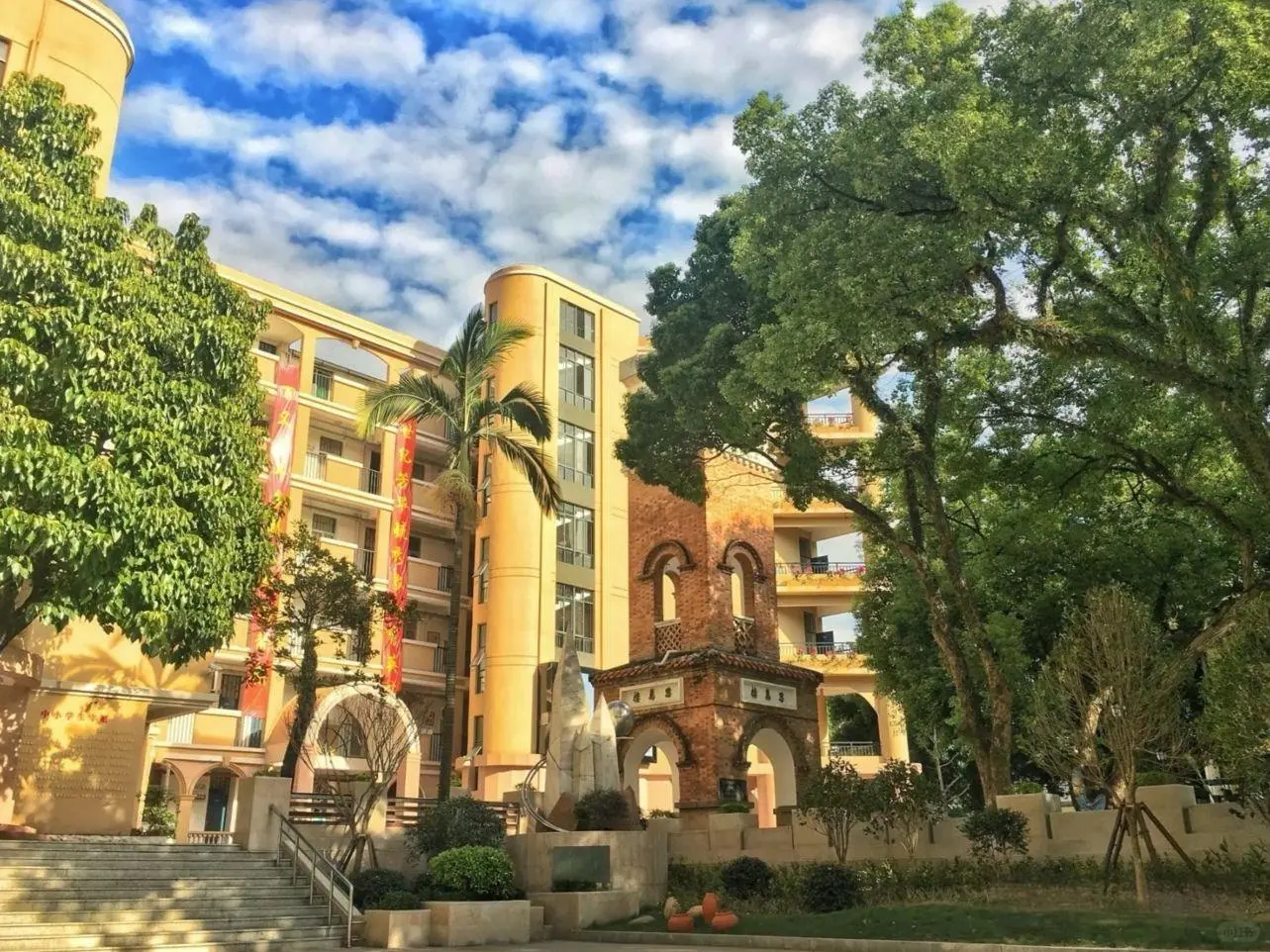 图书管理/文印员！福州学校招4人，条件宽松