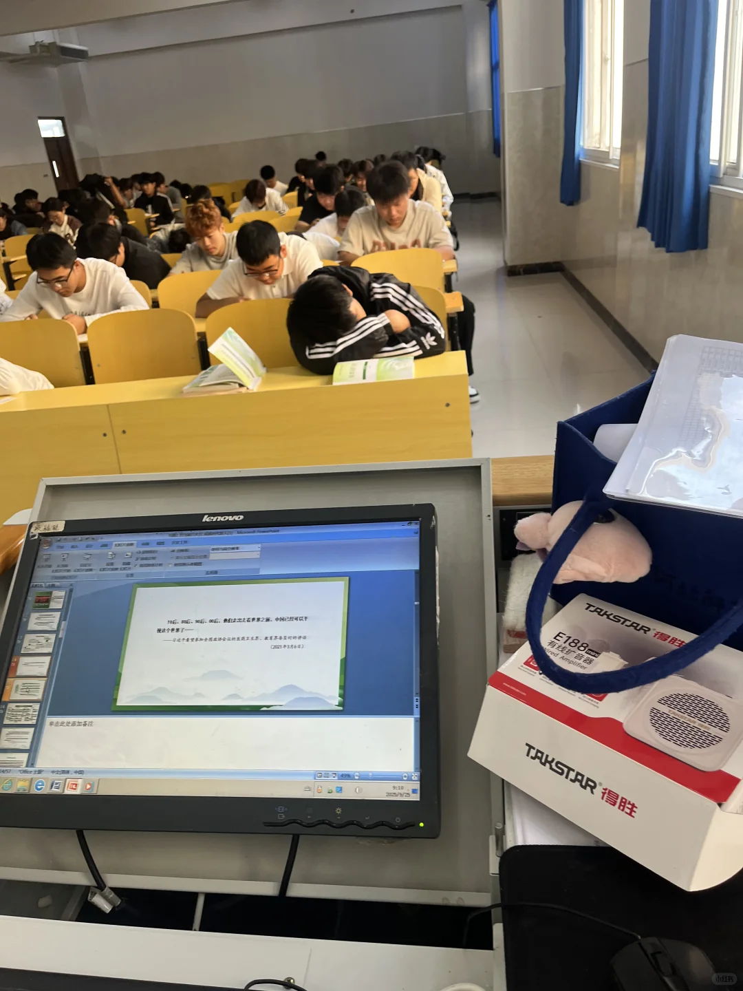 当上了梦寐以求的大专老师