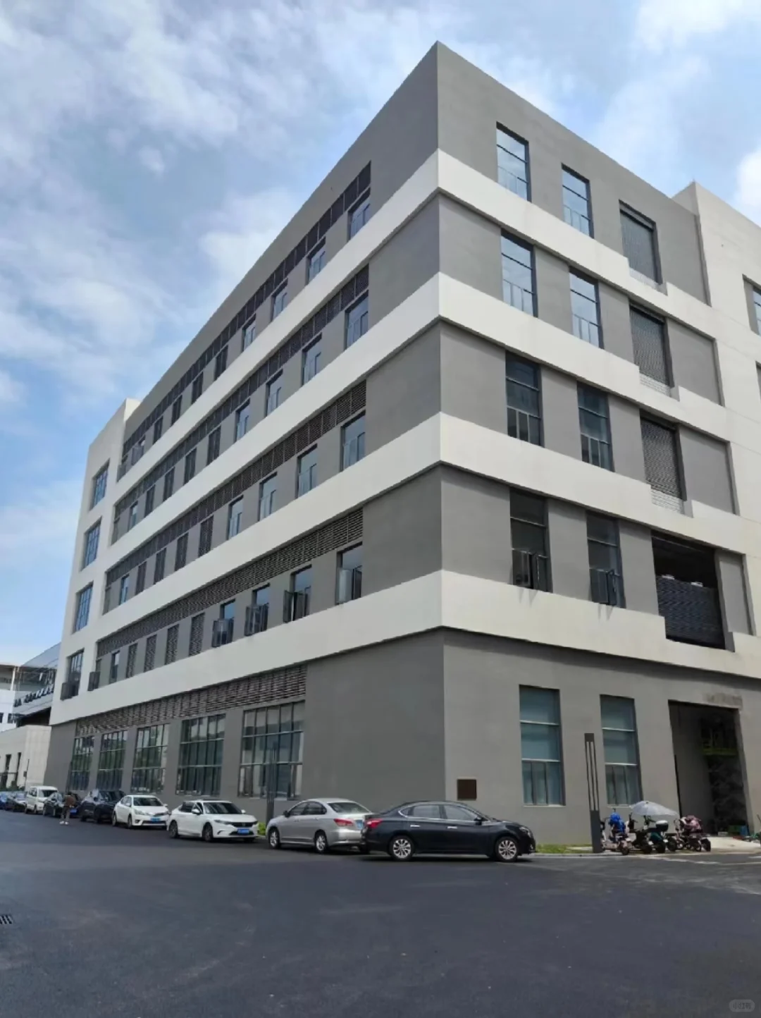 河南郑州 包吃住 长白班月入6500不加班