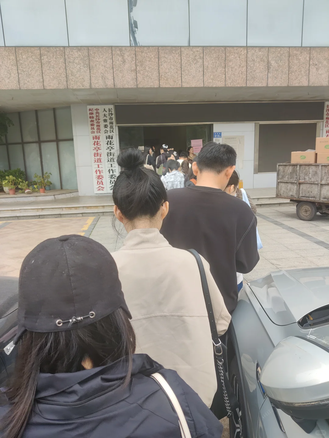 合同工也这么多人报名吗