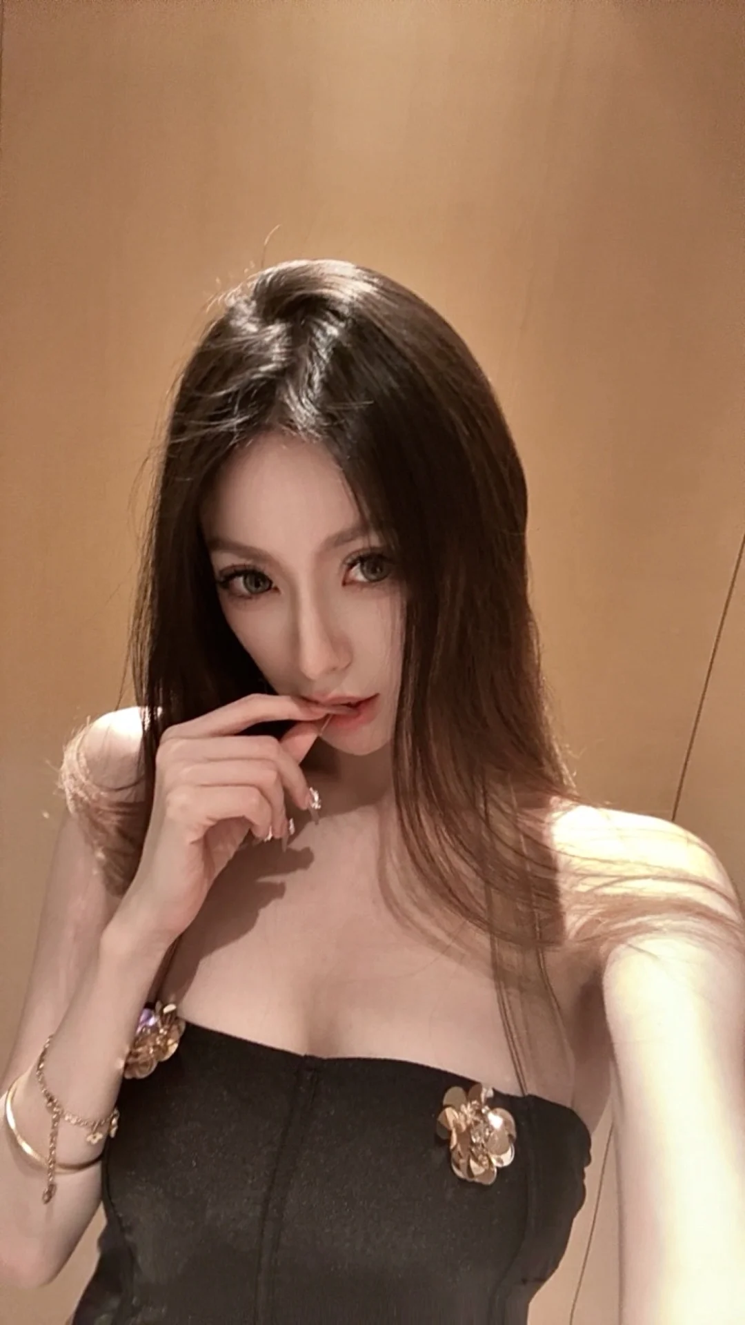 求一个上海带货主播岗位，美妆 服饰品类！🥳
