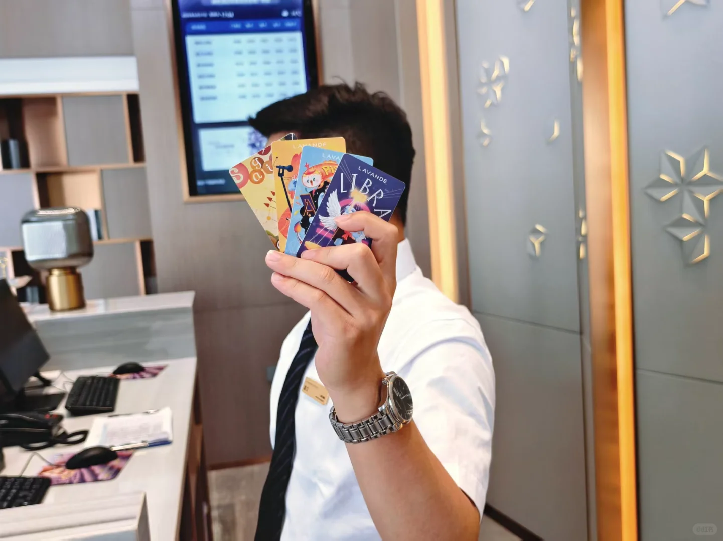 快点来！酒店前台急聘！！