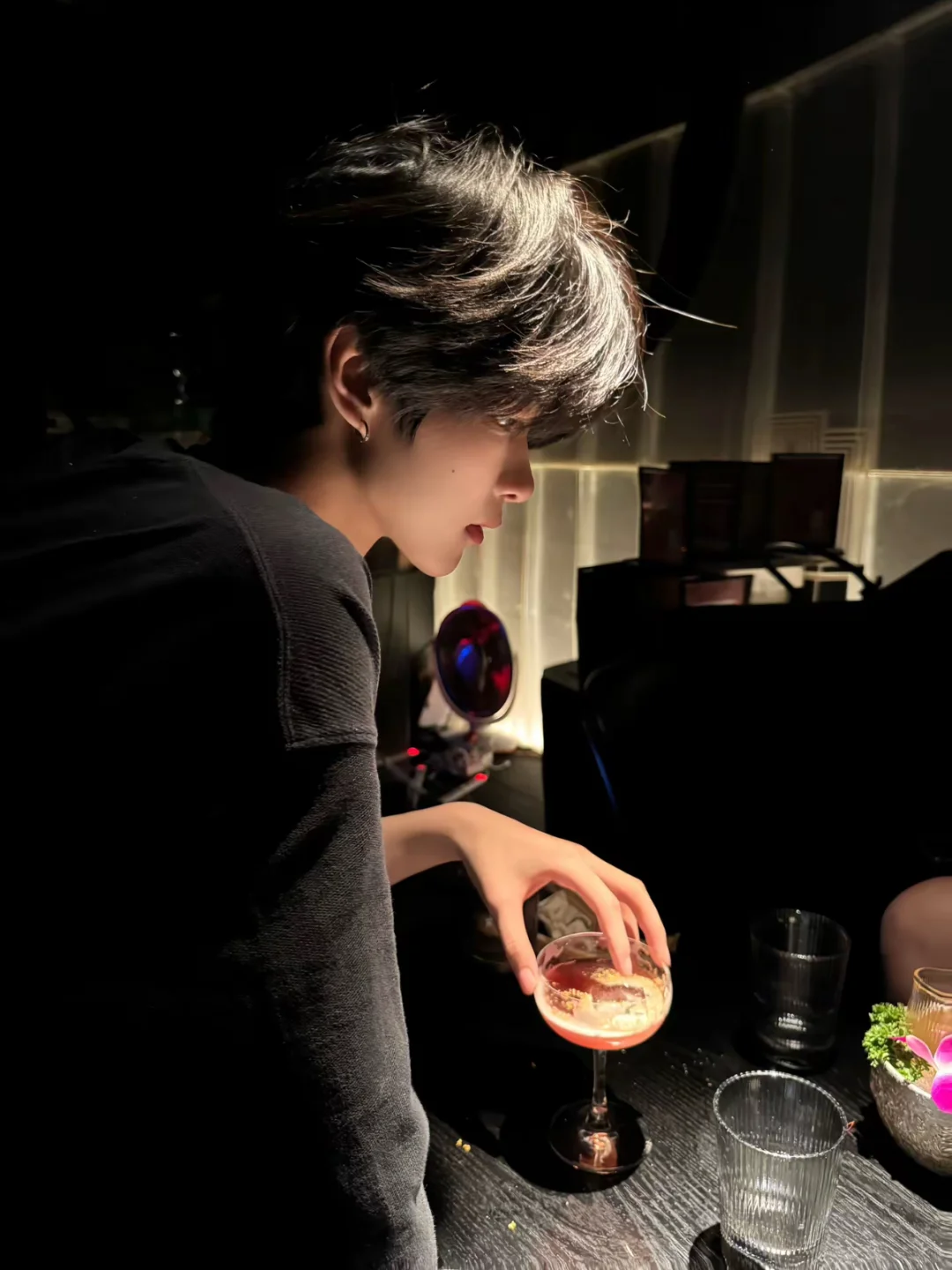 清吧服务员保底 8000！！！