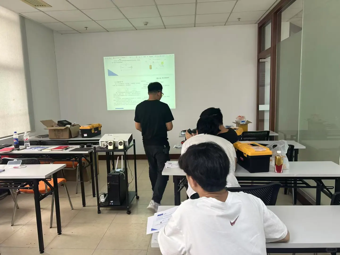 来电工学徒了！🔥🔥🔥