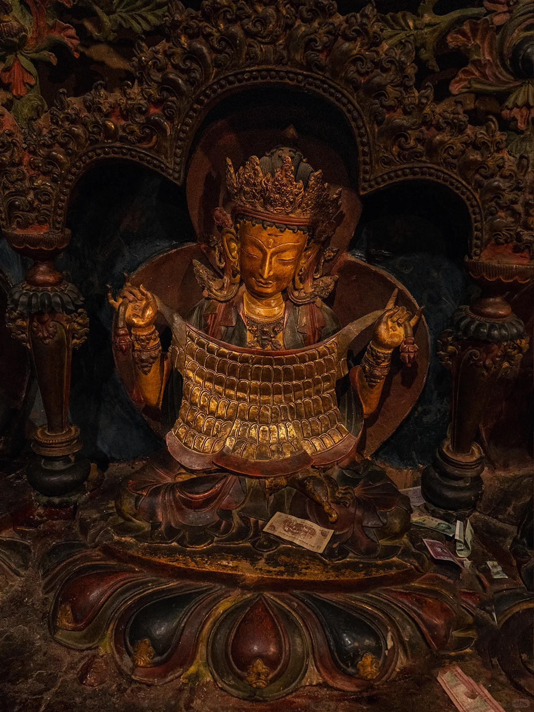 白居寺塑像｜绝巧泥身犹木刻，三千好相通廓竺