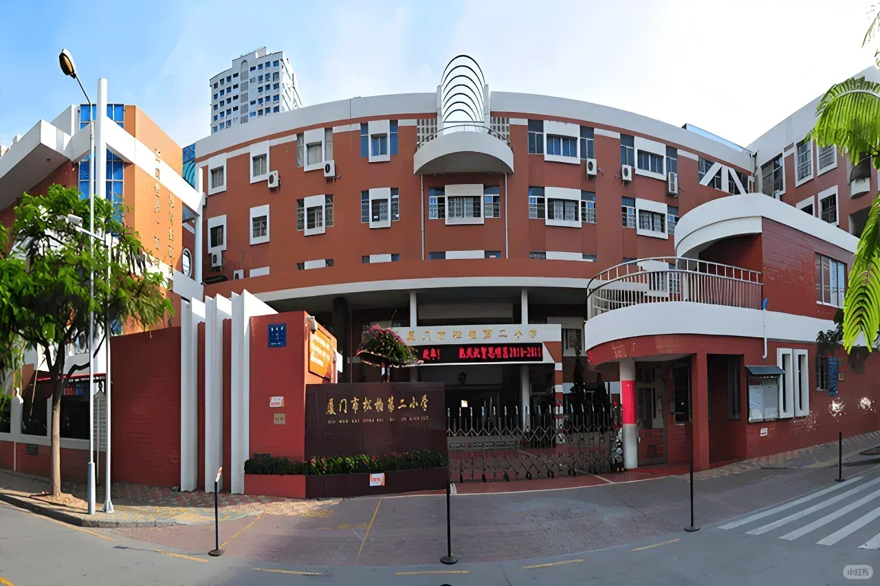 厦门市松柏第二小学，招聘非编，直签合同！
