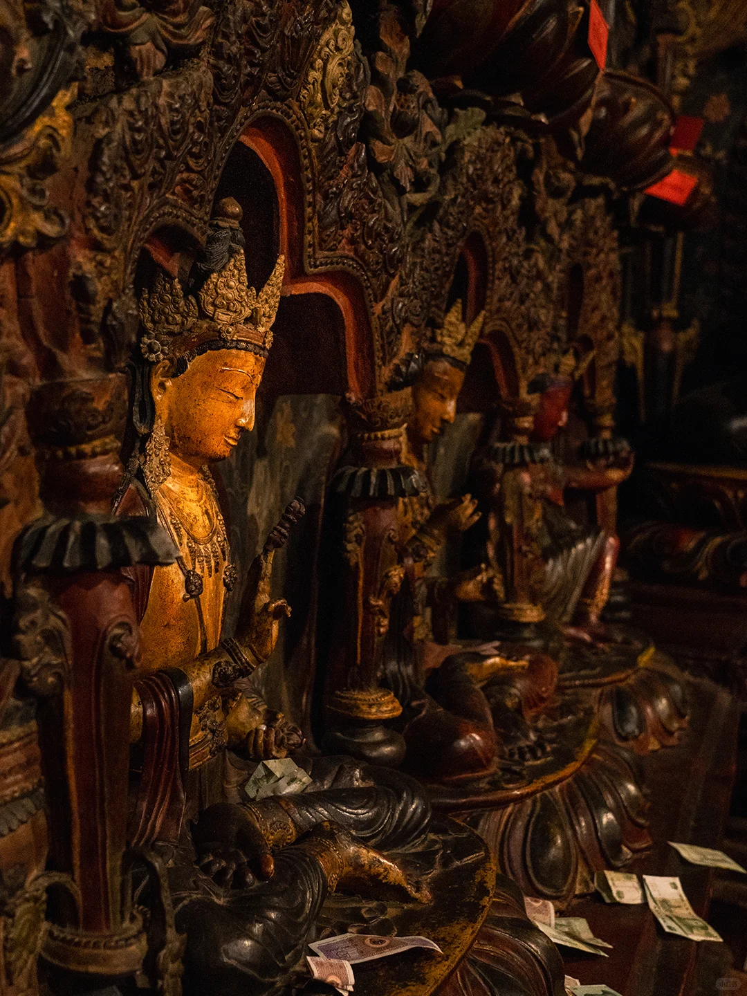 白居寺塑像｜绝巧泥身犹木刻，三千好相通廓竺