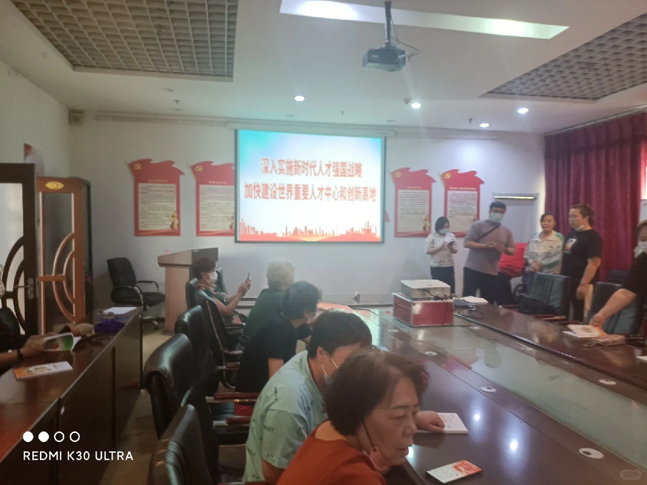凤凰社区宣传人才绿卡政策