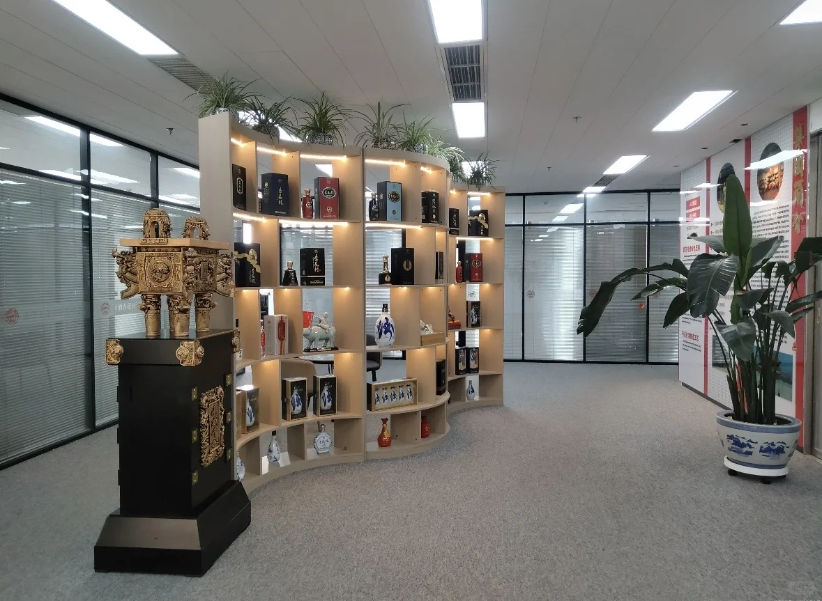 底薪3500+提成，早九晚六，从不加班