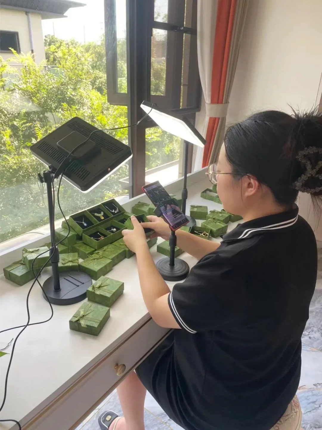 素颜 不出镜的直播，今天卖了2300