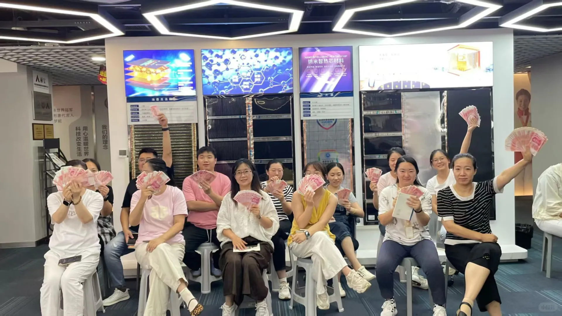 庄里有没有要找工作的?工作4小时,月薪1万