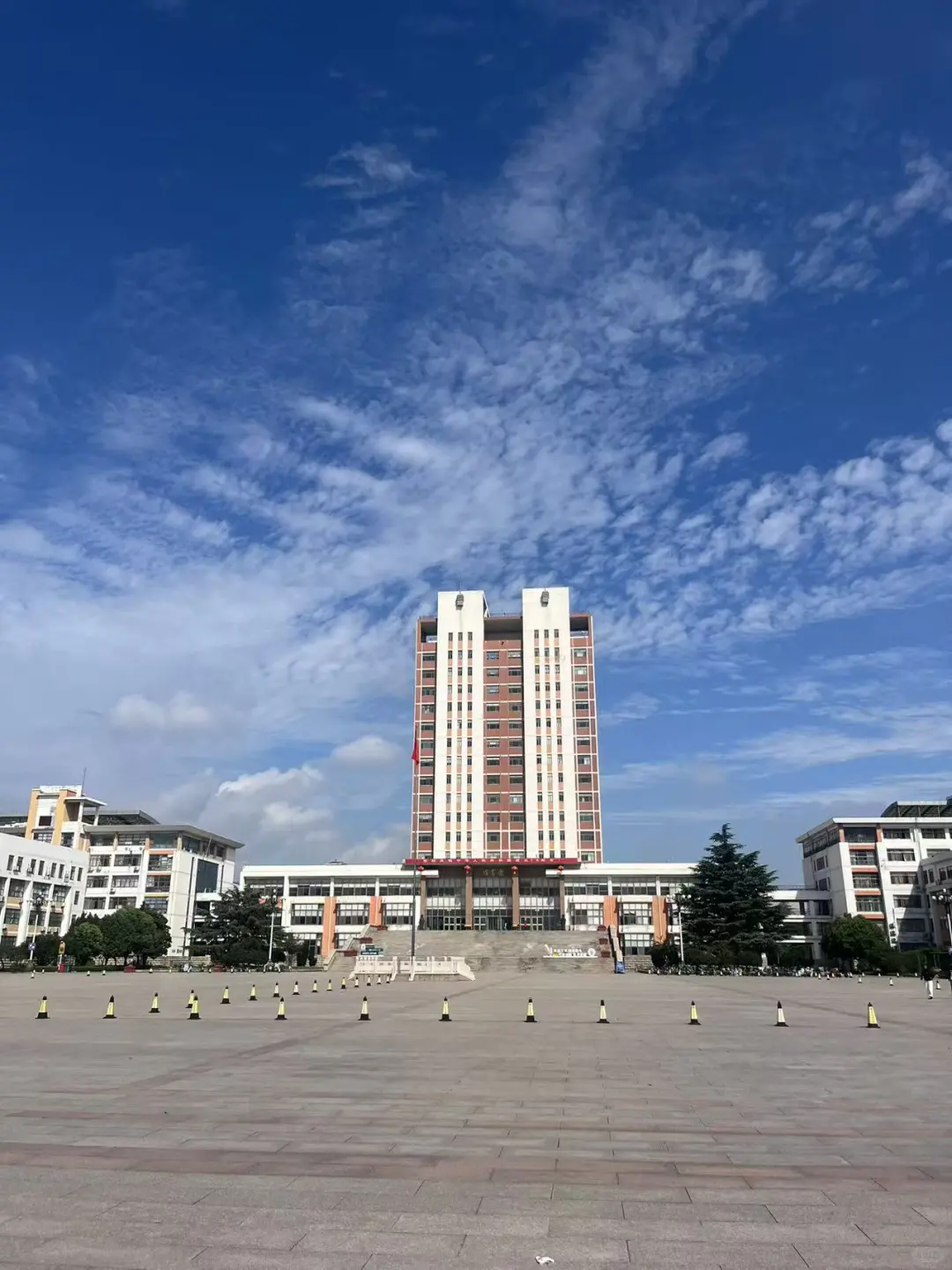 毕业8年回母校，发现只有我一个人在搞农业