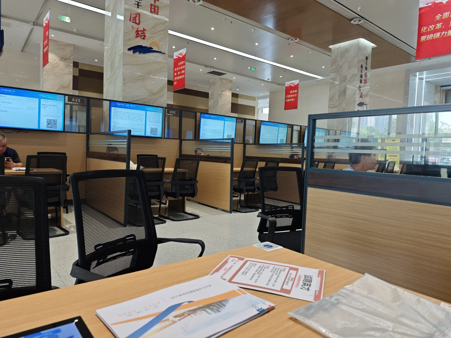 人才市场招聘会～