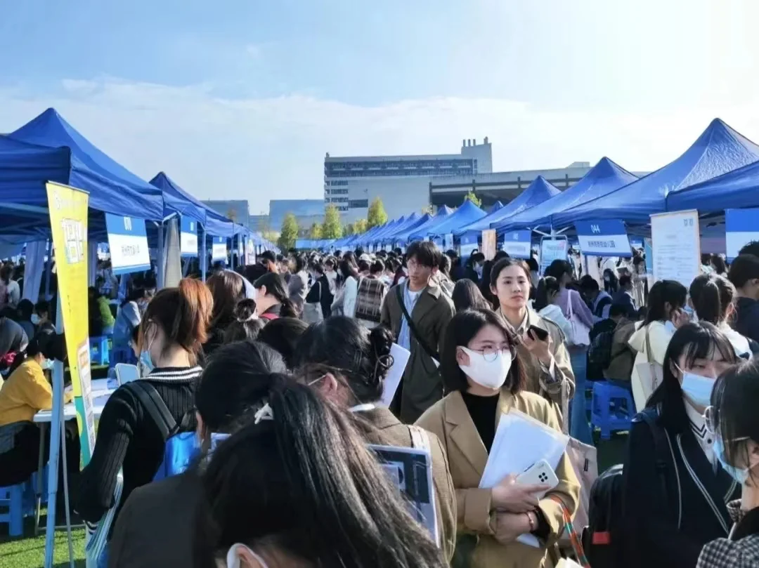 校招面试会惩罚每个一无所知的应届生