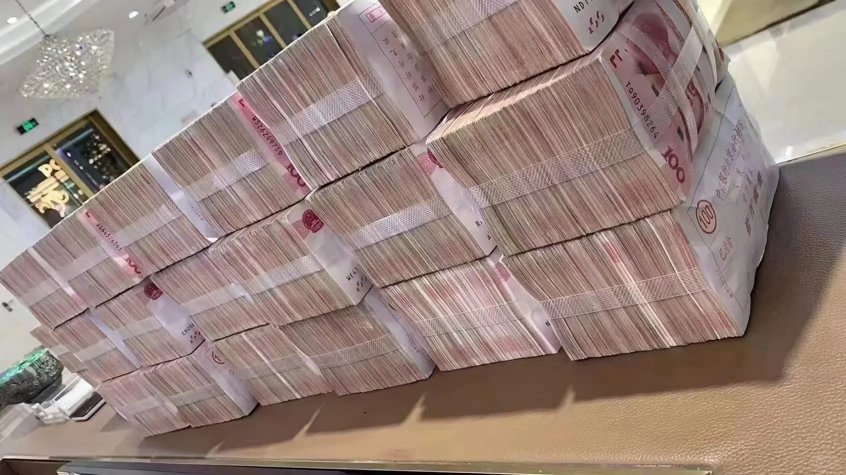 高薪诚聘女主播