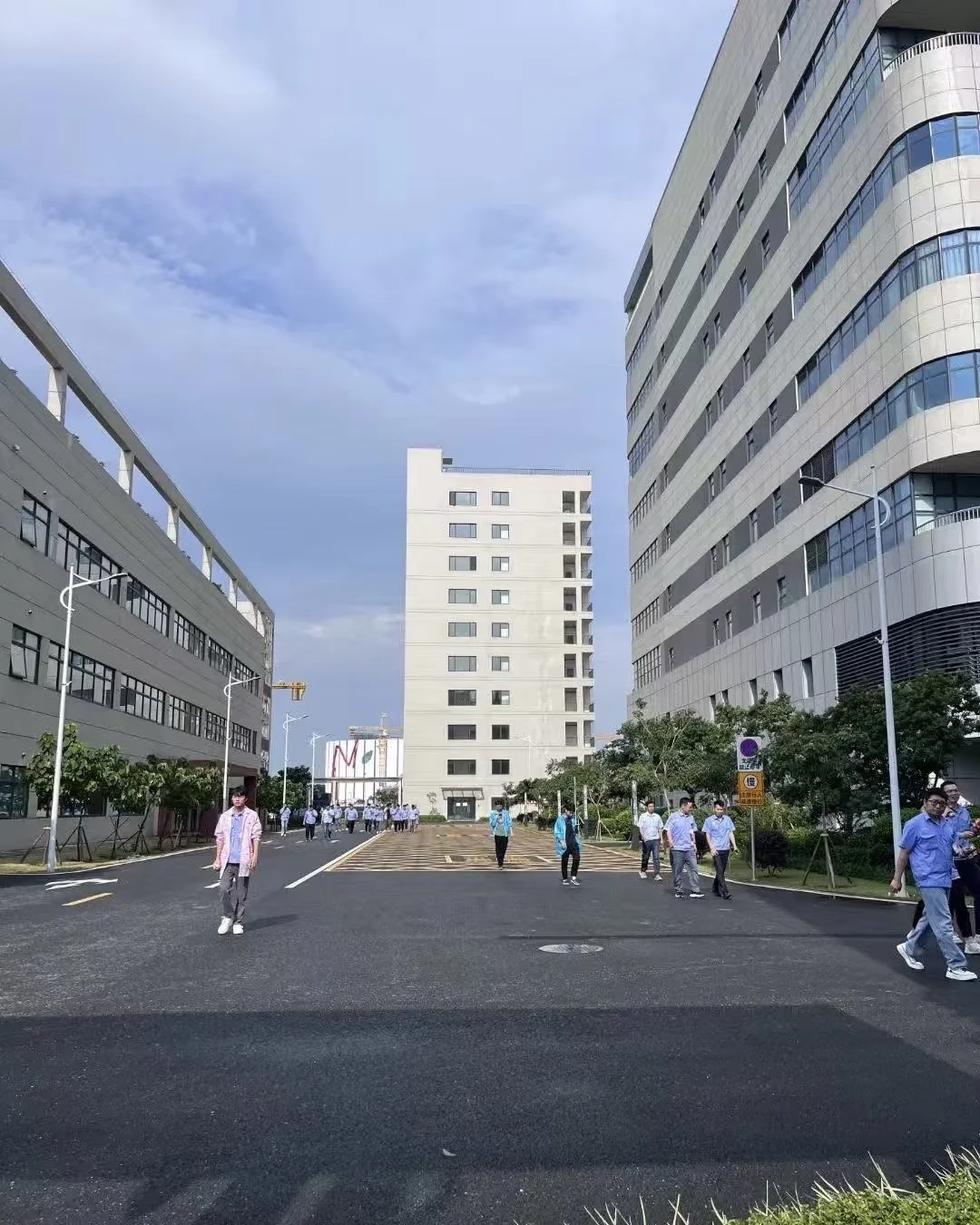 距离你附近1.1公里工厂招人
