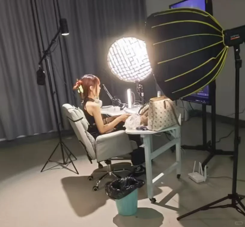 TikTok国际版抖音直播岗直招 女士女生女孩