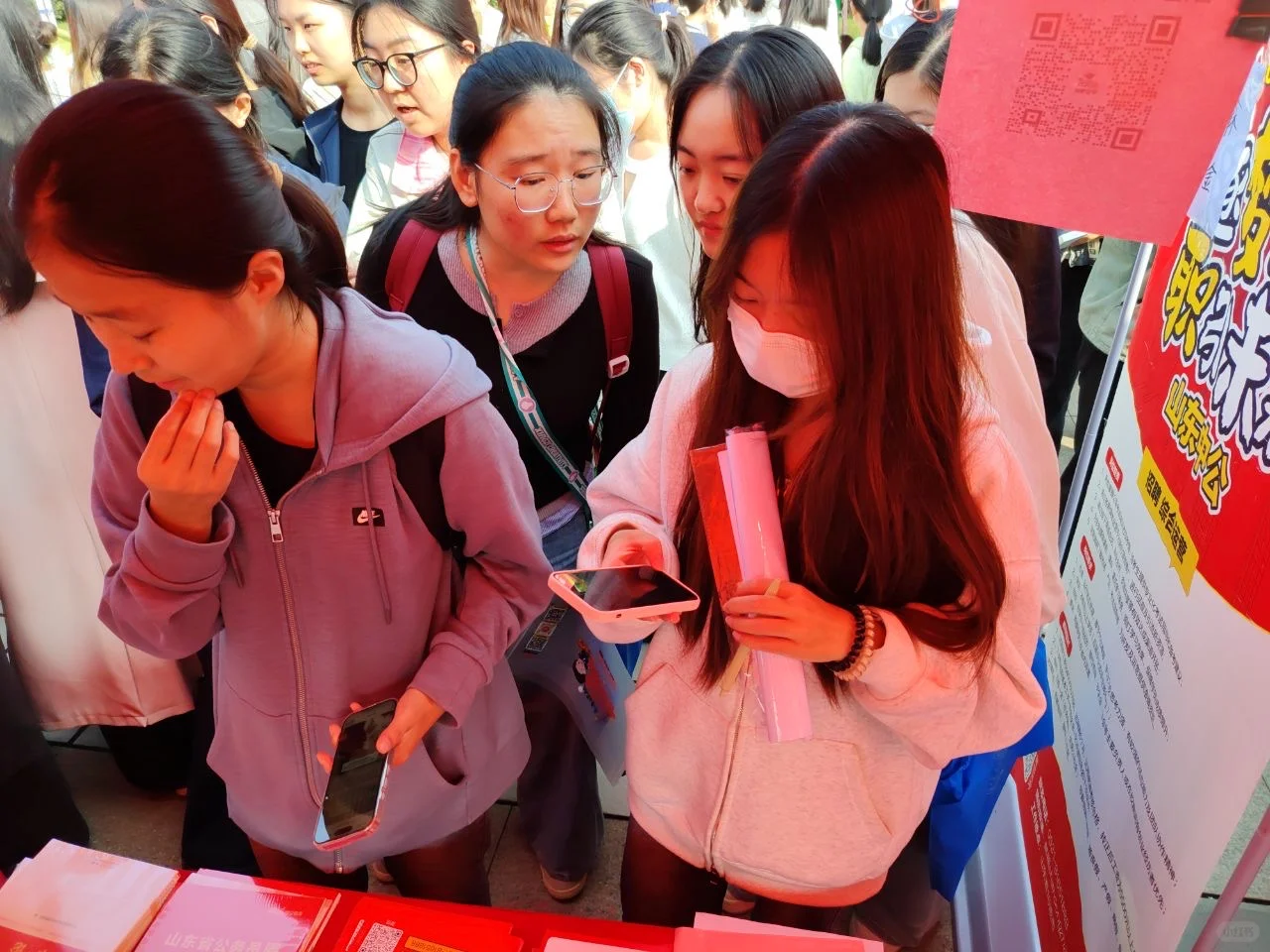 应届生招聘会有必要参加吗？怎么这么多人👀