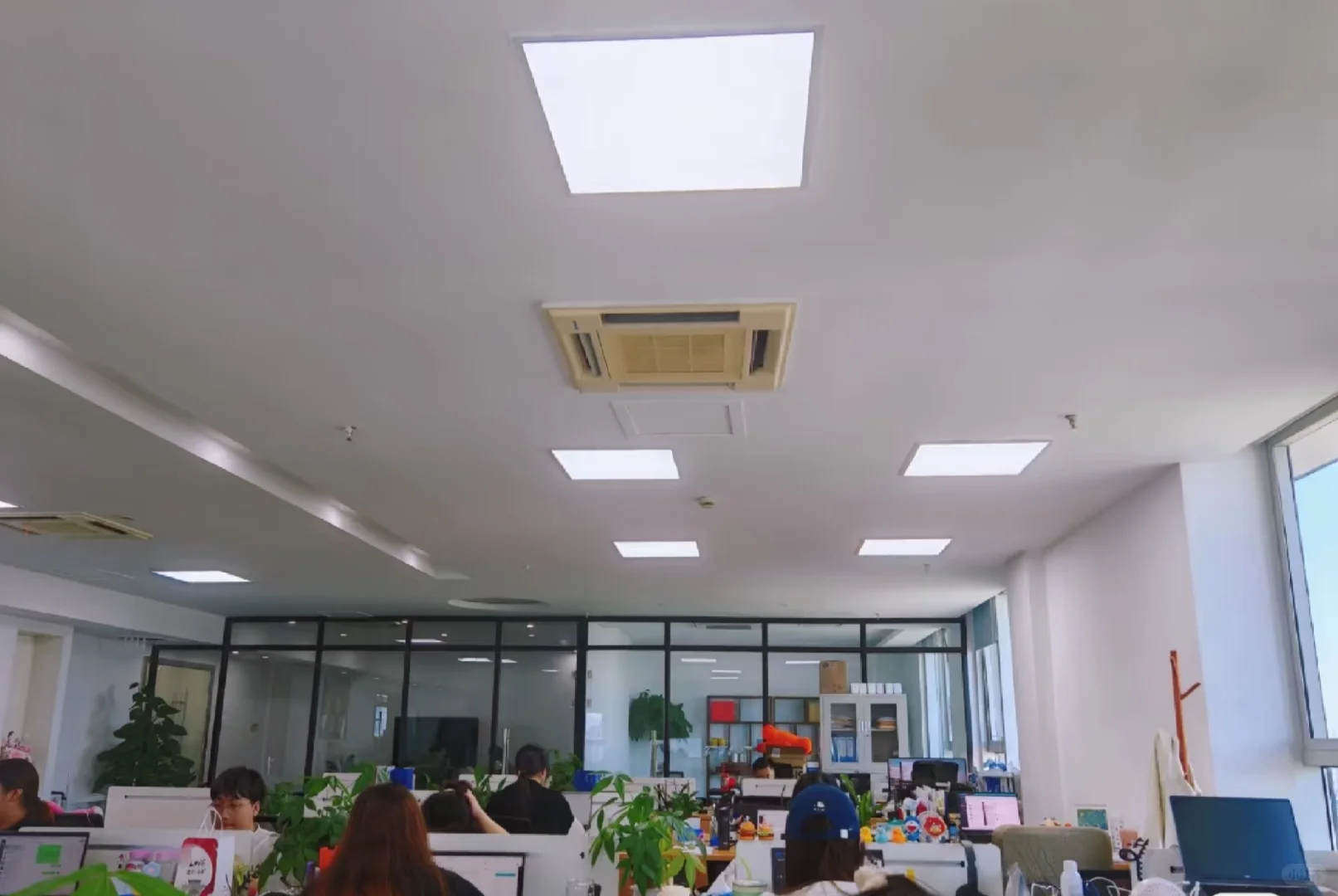 宁波鄞州汽车东站附近招招聘专员做五休二