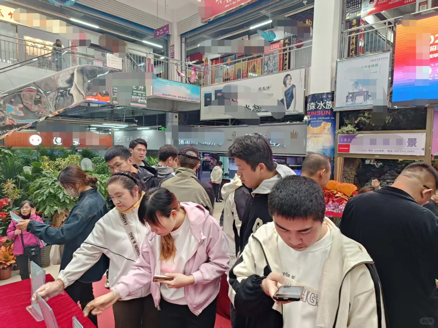秦皇岛招聘会实拍：百余企业多岗位招聘