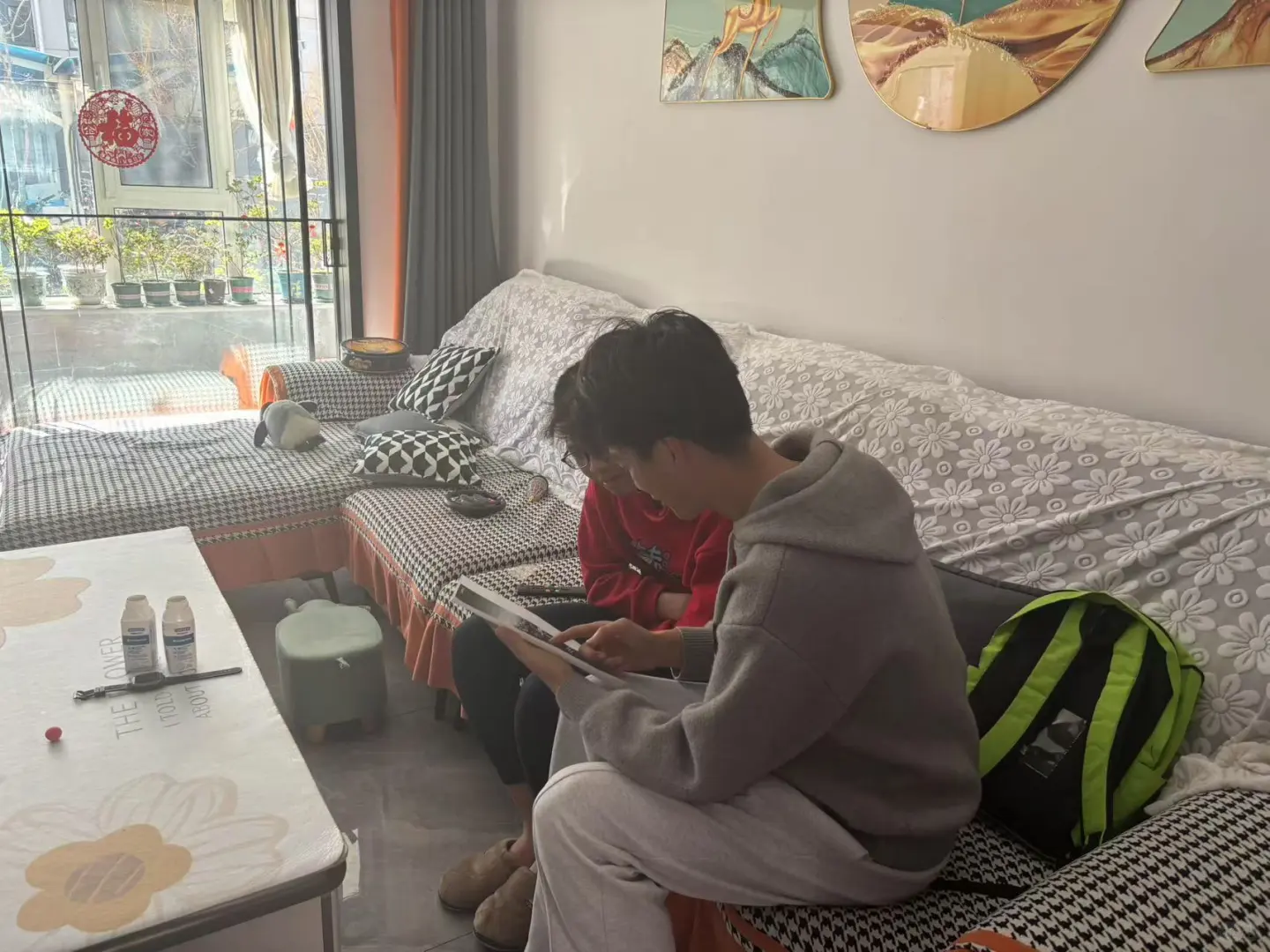 社区反诈宣传进家门，守护居民“钱袋子”
