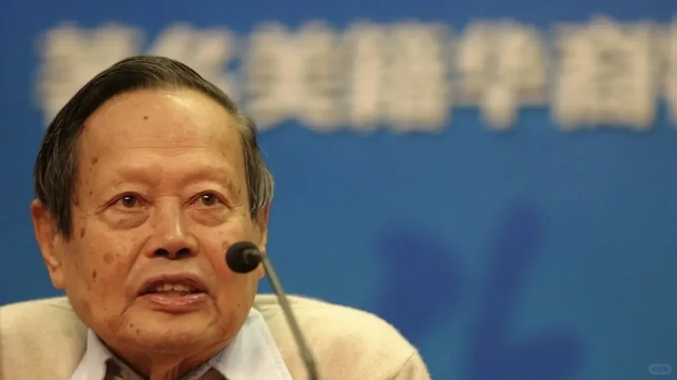 沉痛哀悼杨振宁院士