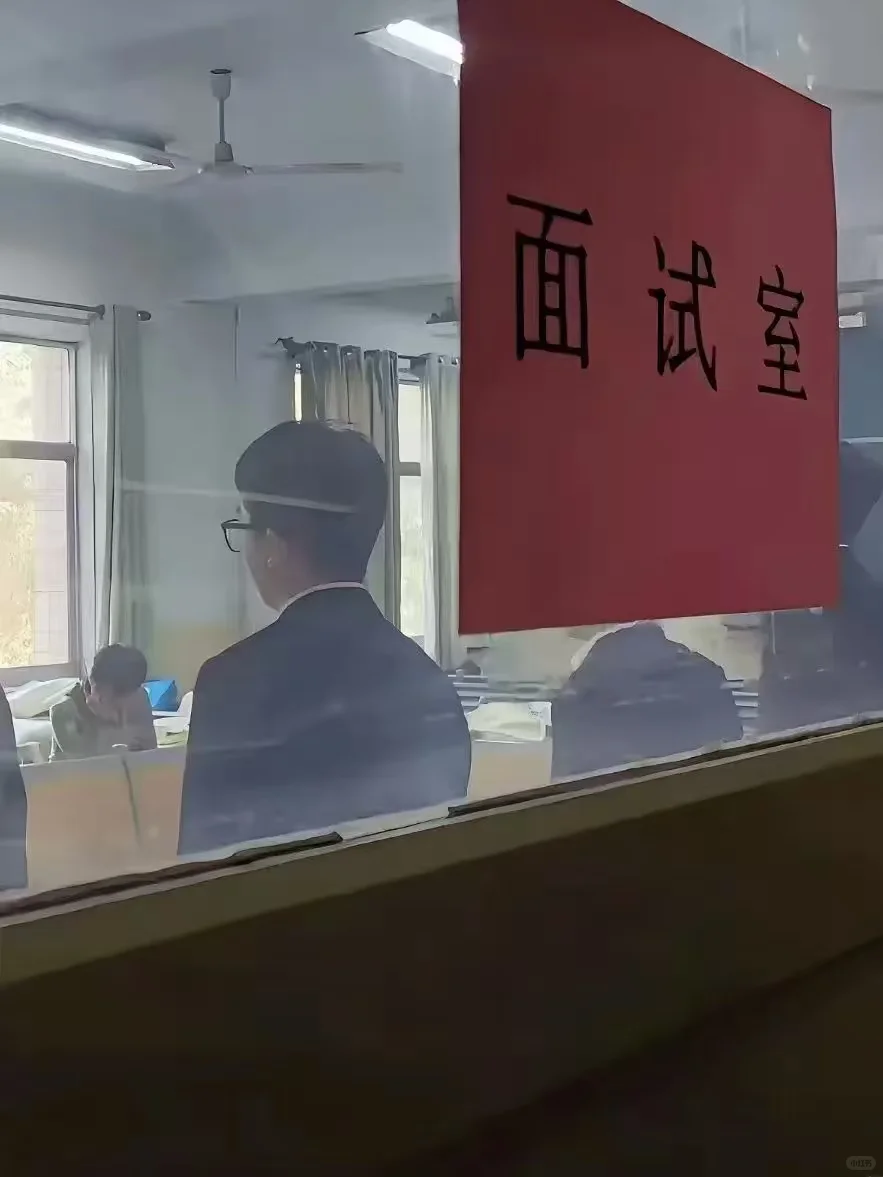 铁路面了个应届生，表现很好当场就给过了