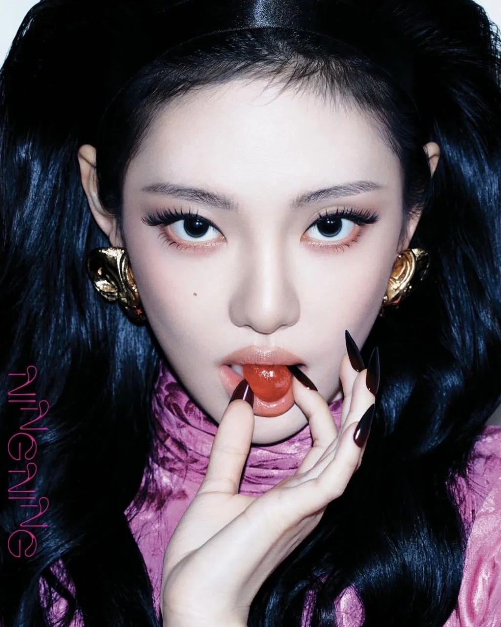 宁宁芭莎新封！真会拍的GUCCI女郎。
