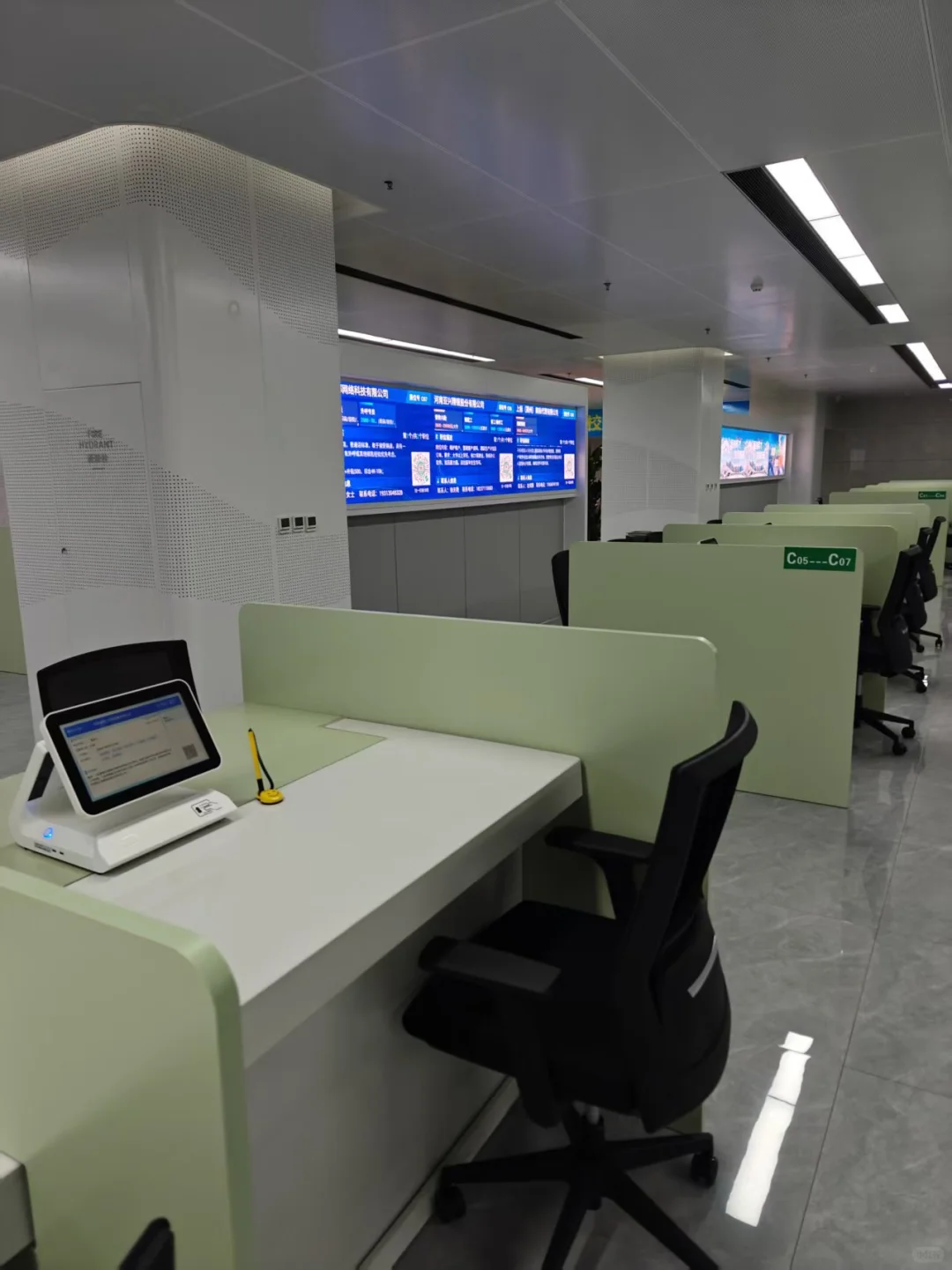 郑州龙子湖就业人才服务中心招聘会